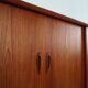 Buffet haut en teck, design danois, années 1970, production : Danemark
