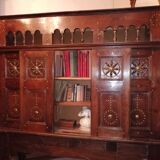 Old enclosed bed library