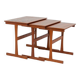 Ensemble de tables gigognes à carreaux émaillés (Danemark, années 1950).