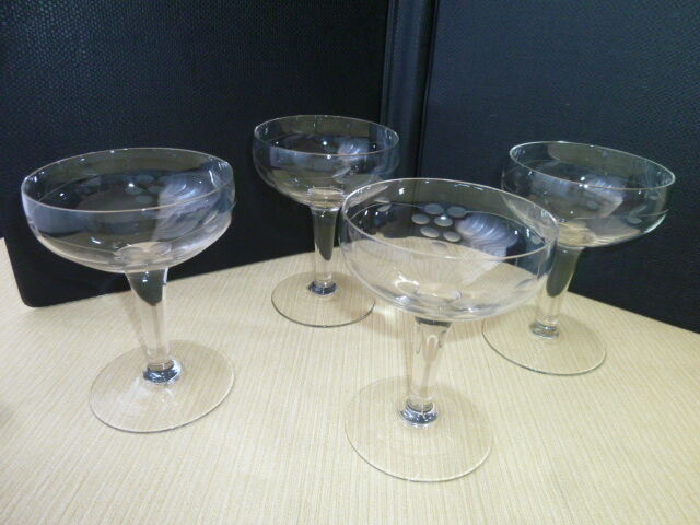 Set de 4 coupes à champagne vintage en verre meulé