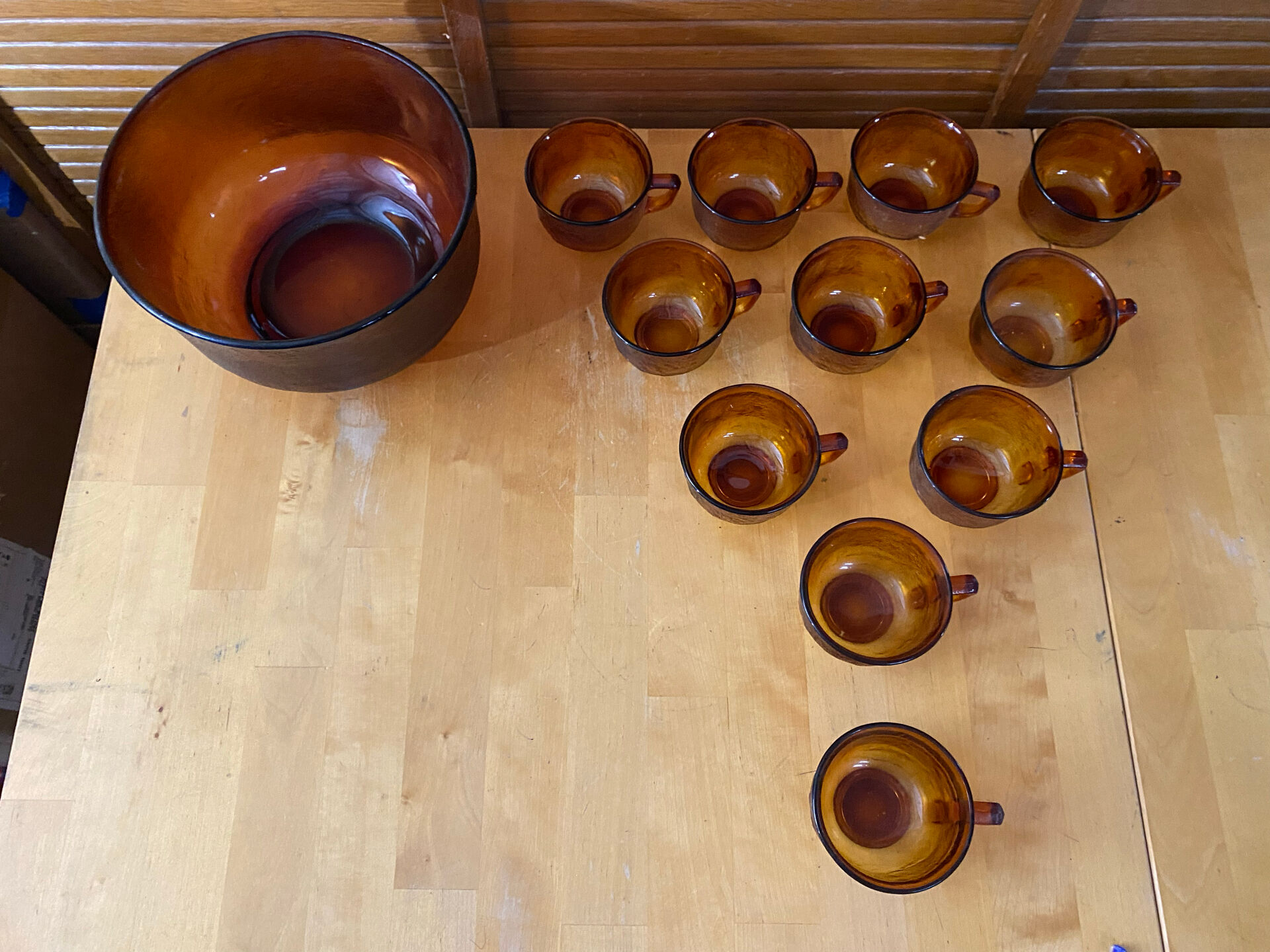 Salad bowl + 11 cups vereco frosted moulded amber glass 1970s vintage