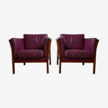 Paire de fauteuils danois en teck et cuir du milieu du siècle