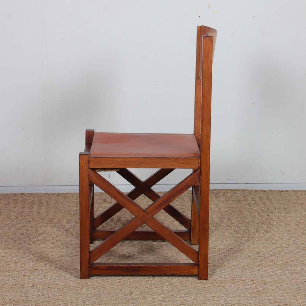 Vintage chair in solid wood and leather, 1980