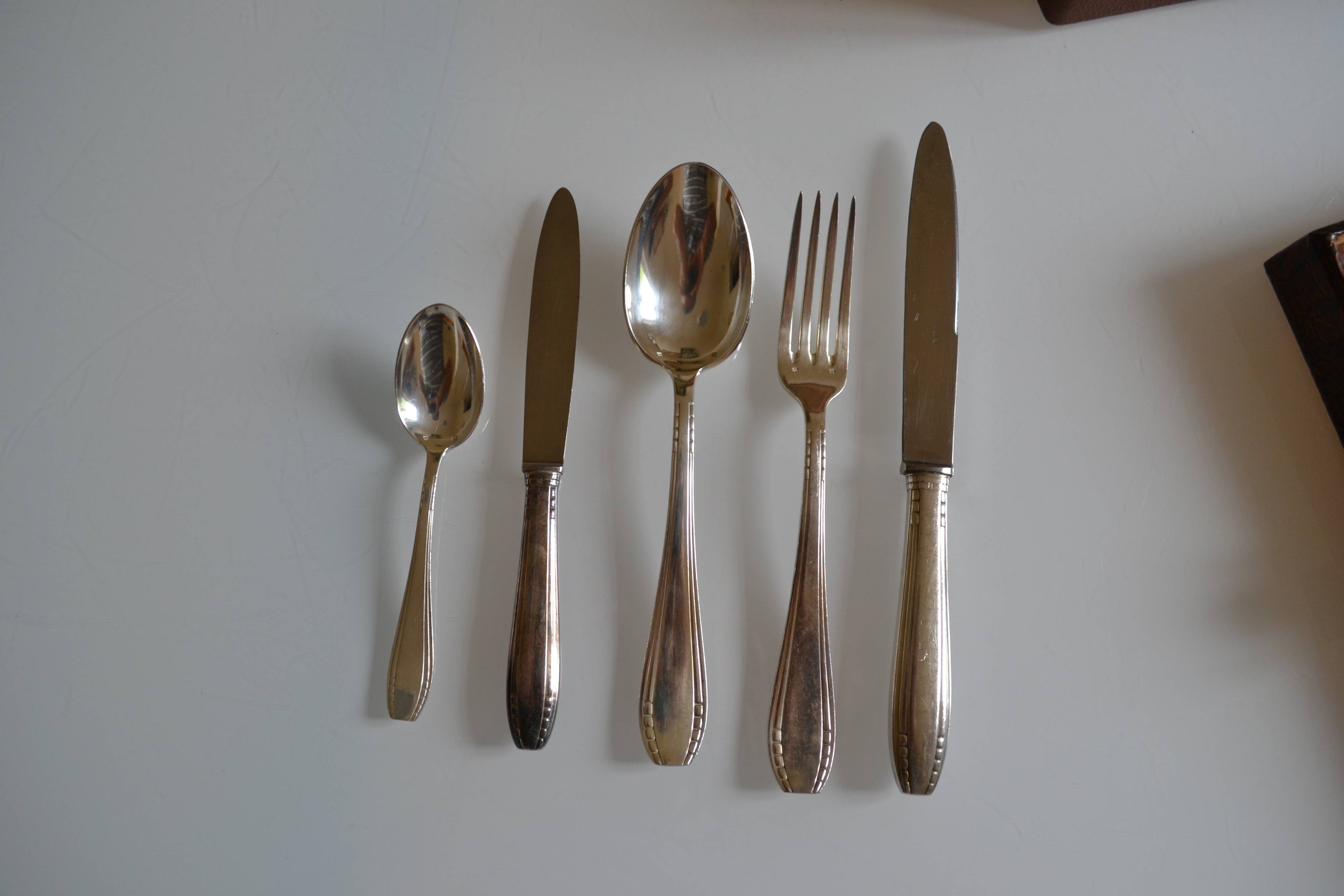 Complete silver-plated metal cutlery set in a 62-piece box