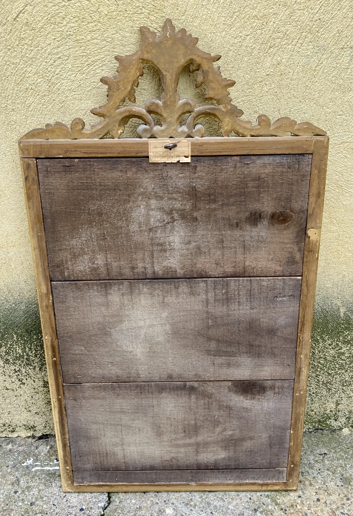 Antique mirror in wood and gilded stucco with a pediment - in the style of the 18th century.