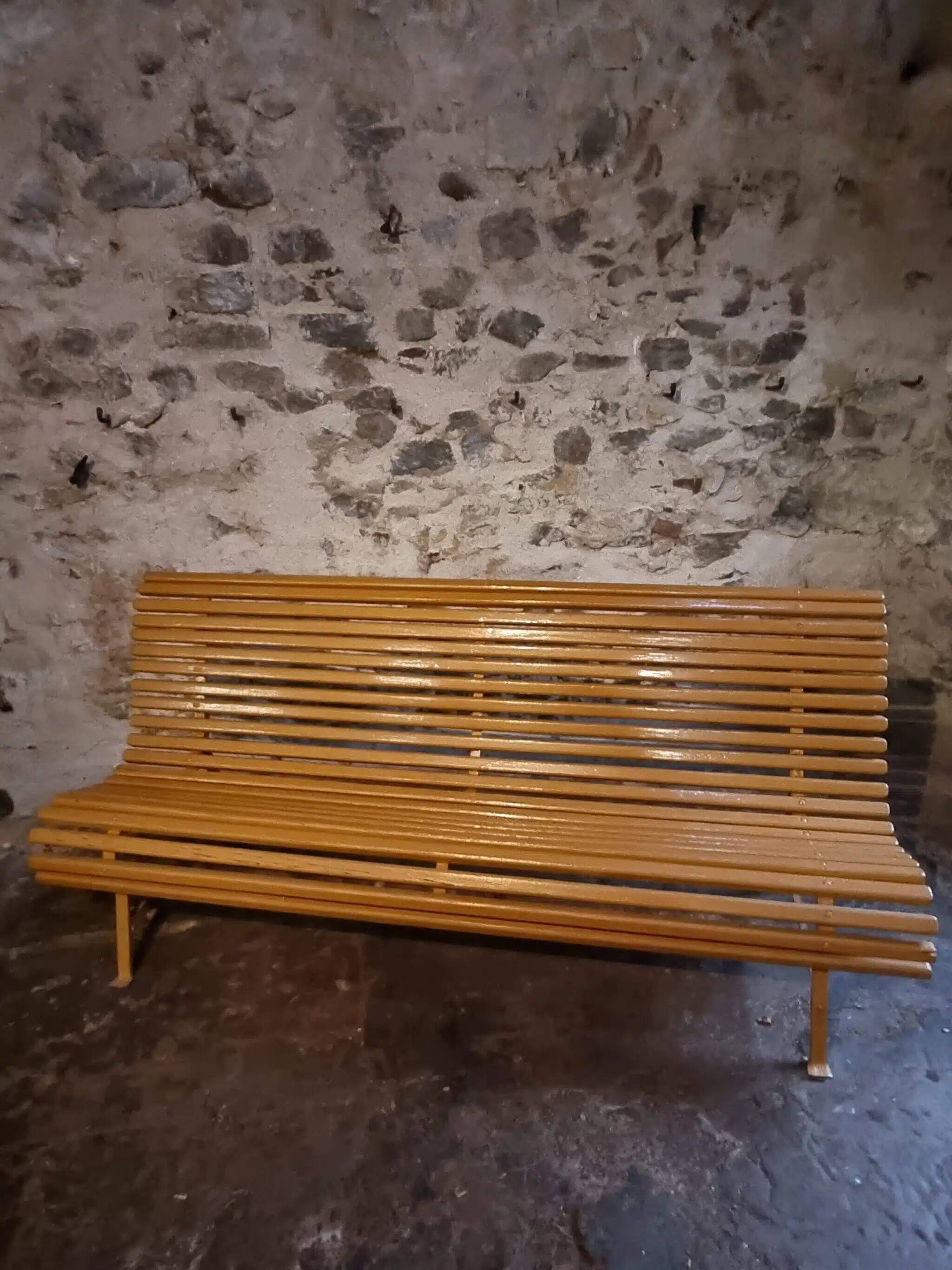 Vintage French garden bench in pine, mid-20th century.