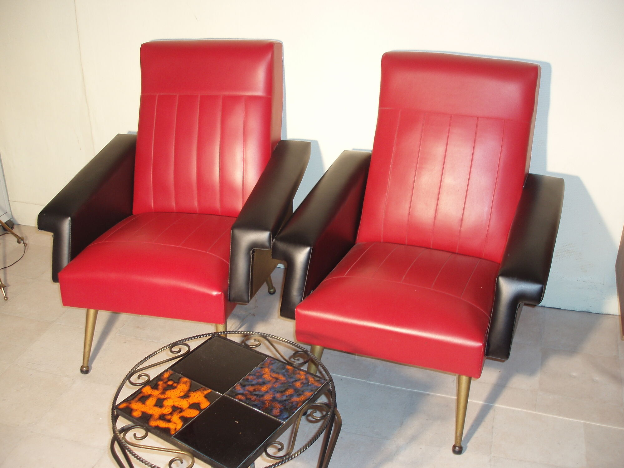 Pair of chairs in leather of the 1970s