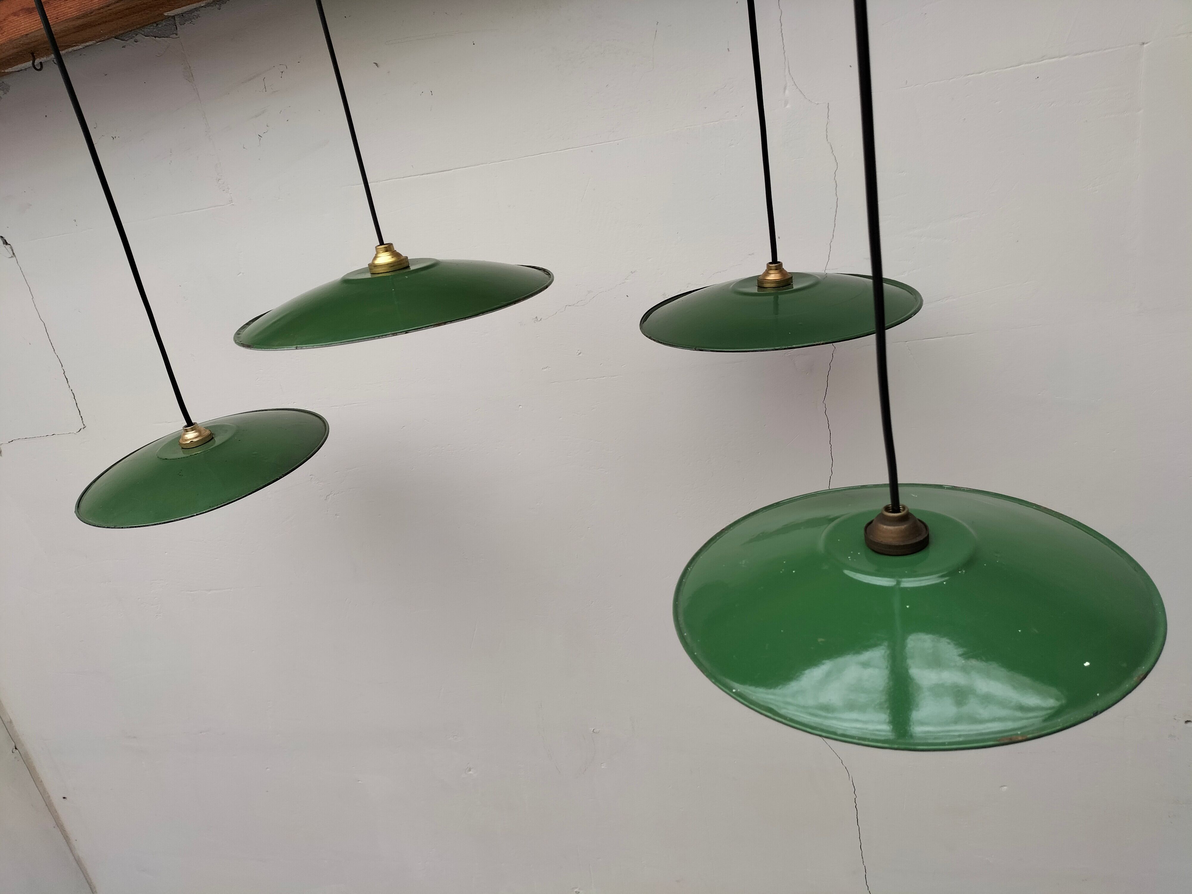 Lot de 4 lampes en tôle émaillée