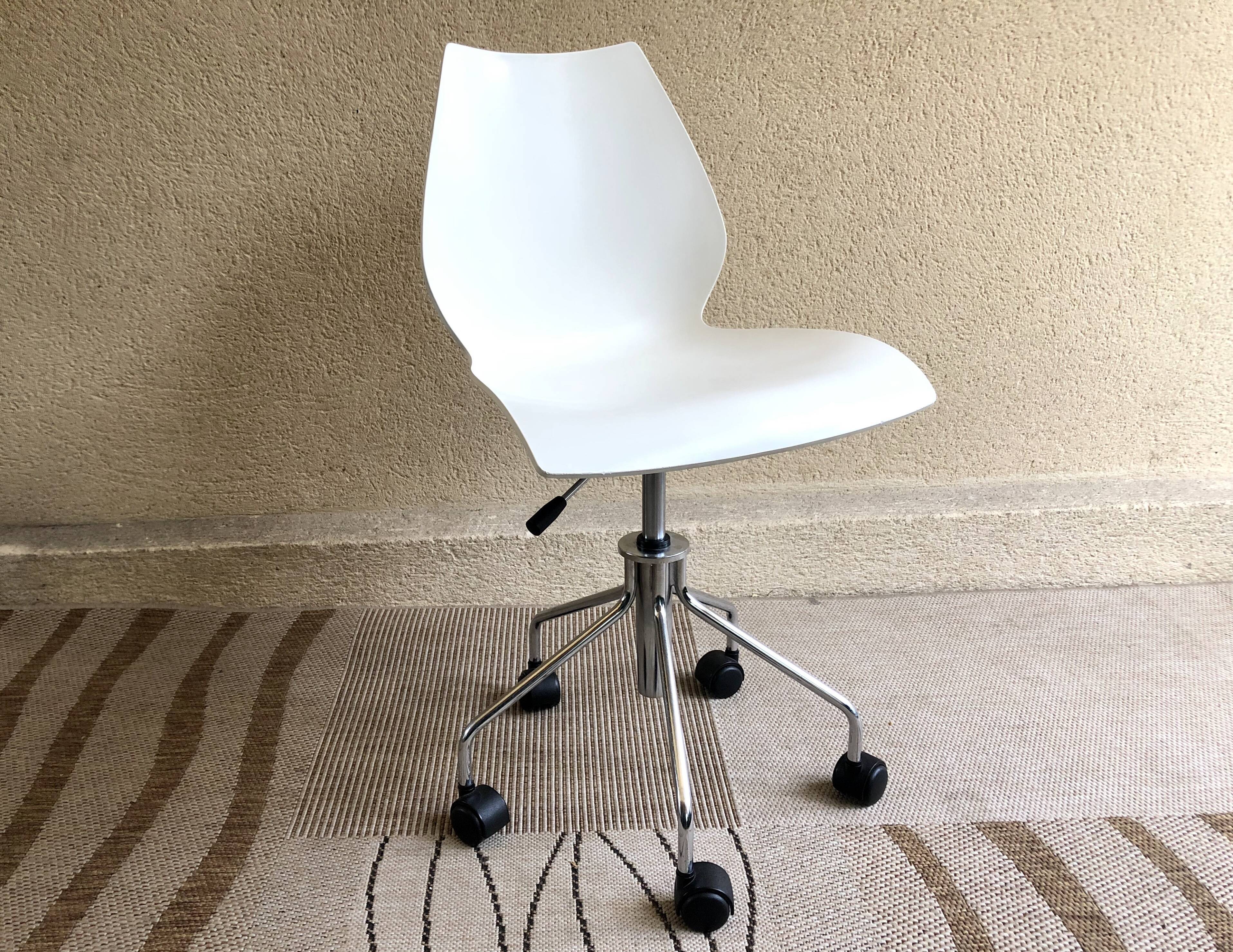 Chaise de bureau Kartell Mauï par Vico Magistretti 1990