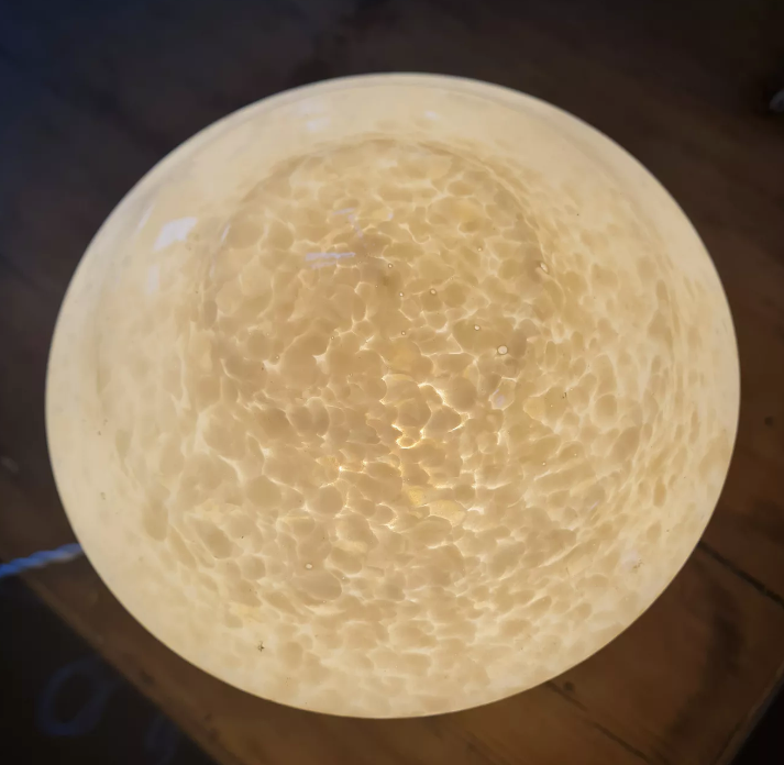 Table lamp in pink Clichy glass