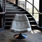 Artifort F511 chair