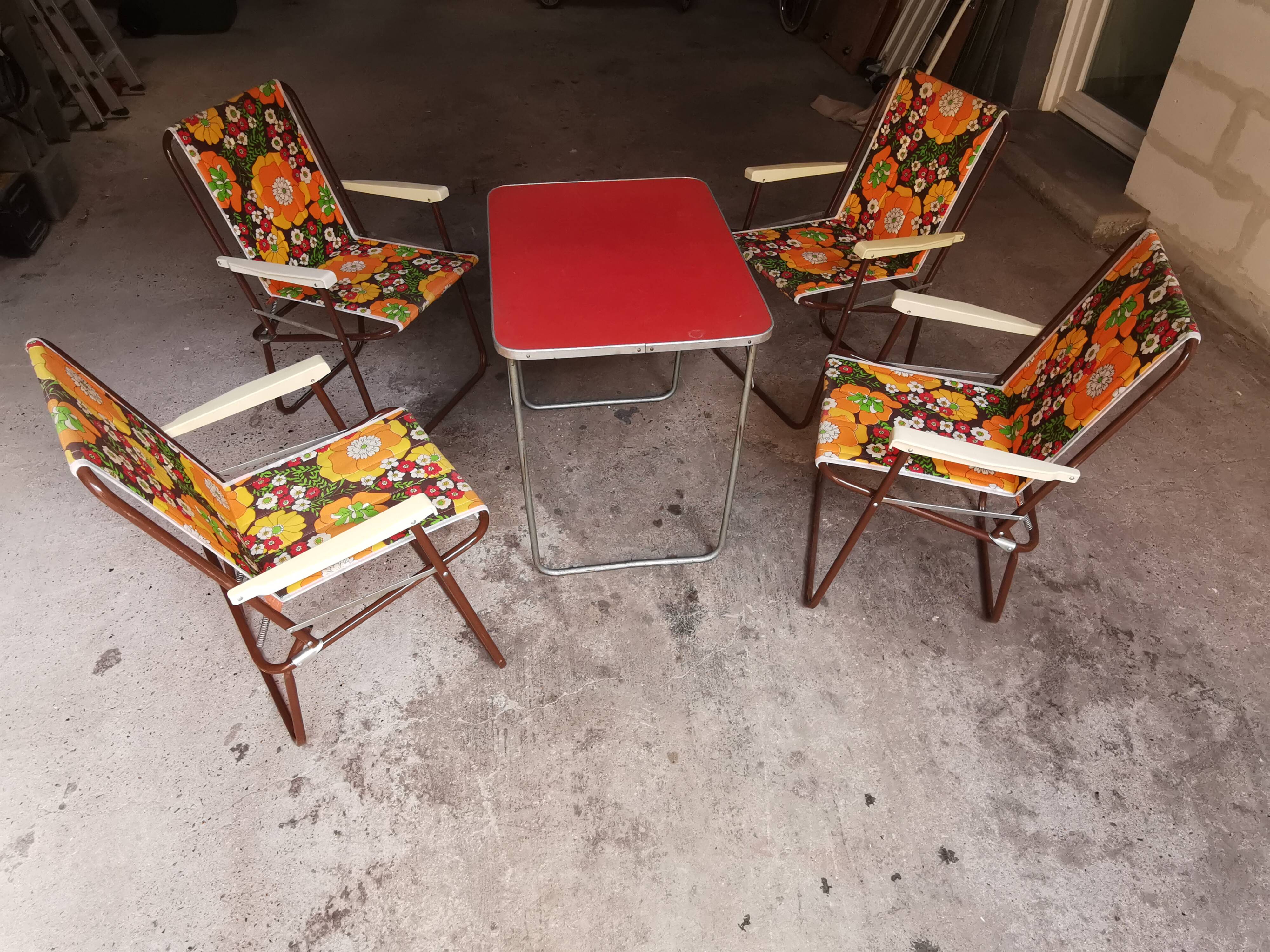 set of 4 beautiful vintage 70's Orange flower camping chairs. folding folding