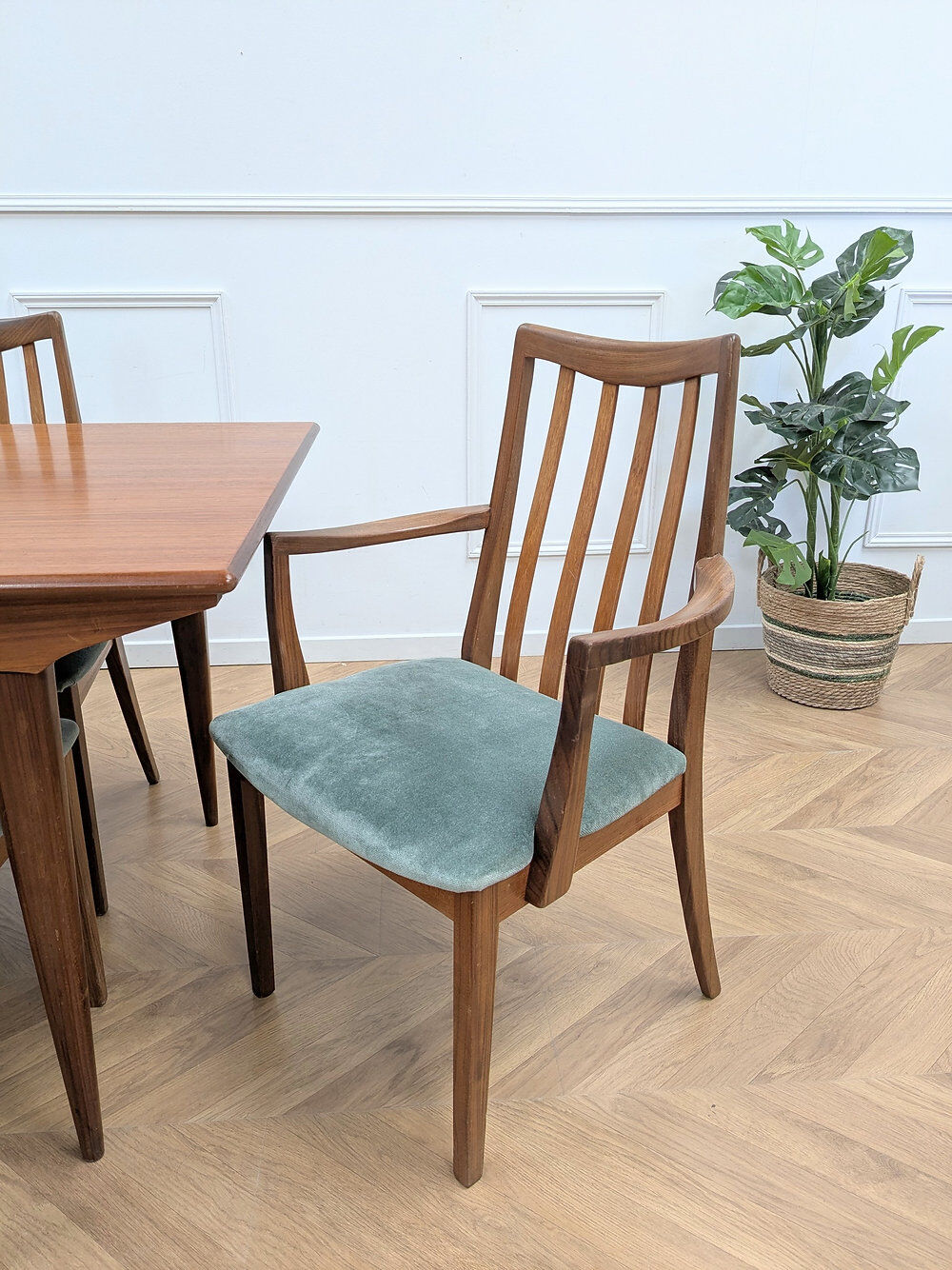 4 chaises et 2 fauteuils Gplan vintage en teck