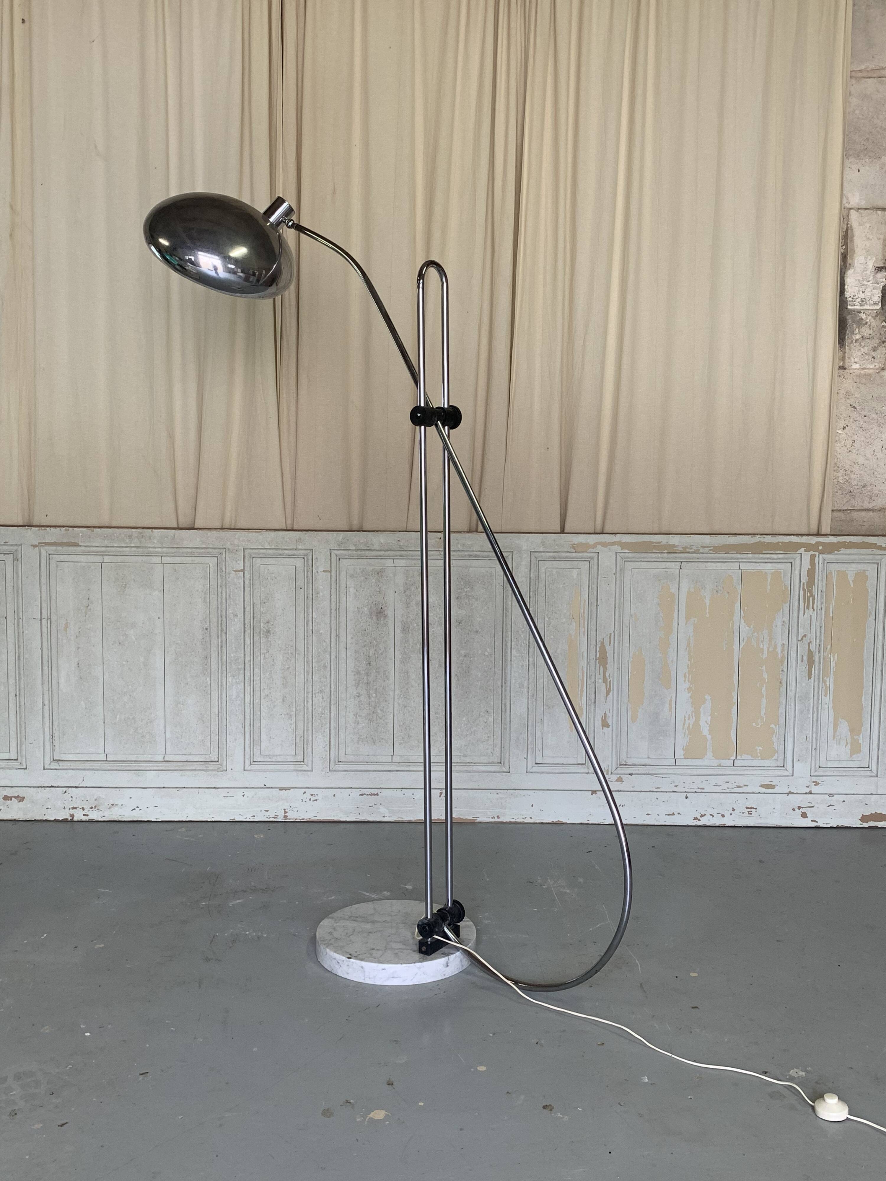 Large adjustable "Arc" lamp in marble and chrome, Italian design from the 1970s.