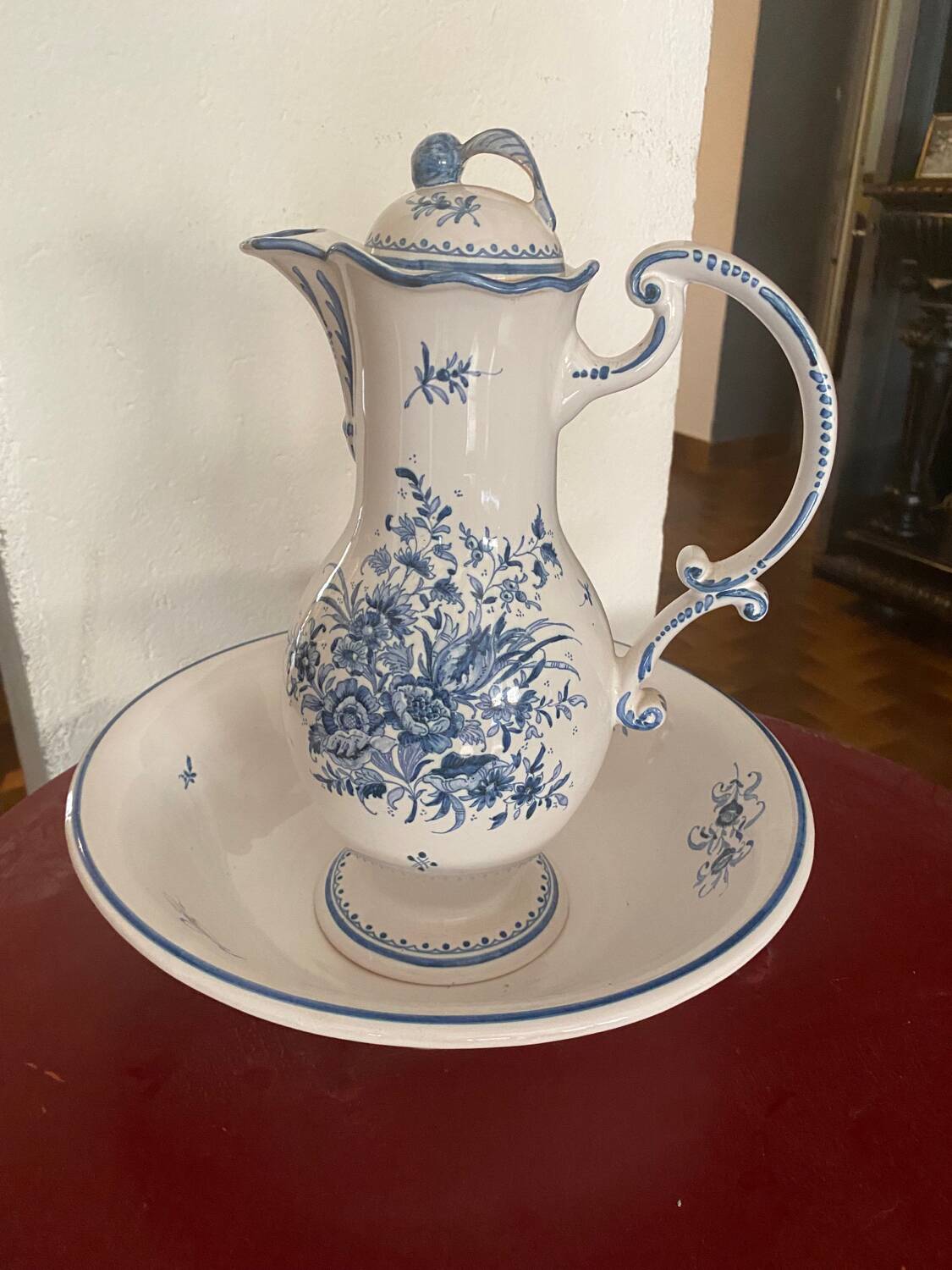 Bathroom faience. Moustier. signed.