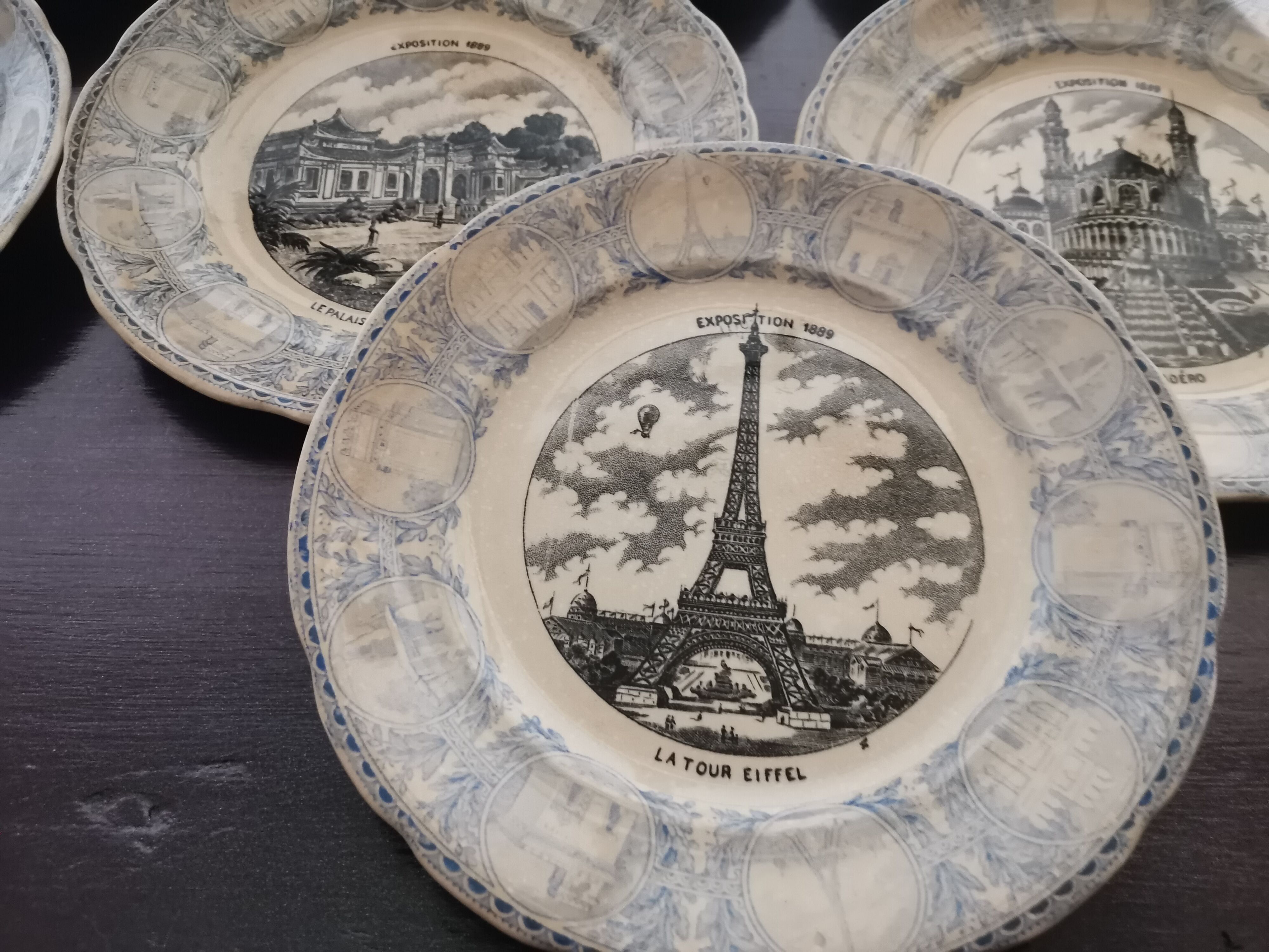 Lot 10 assiettes parlantes opaque Sarreguemines fin 19 ème, exposition universelle 1889
