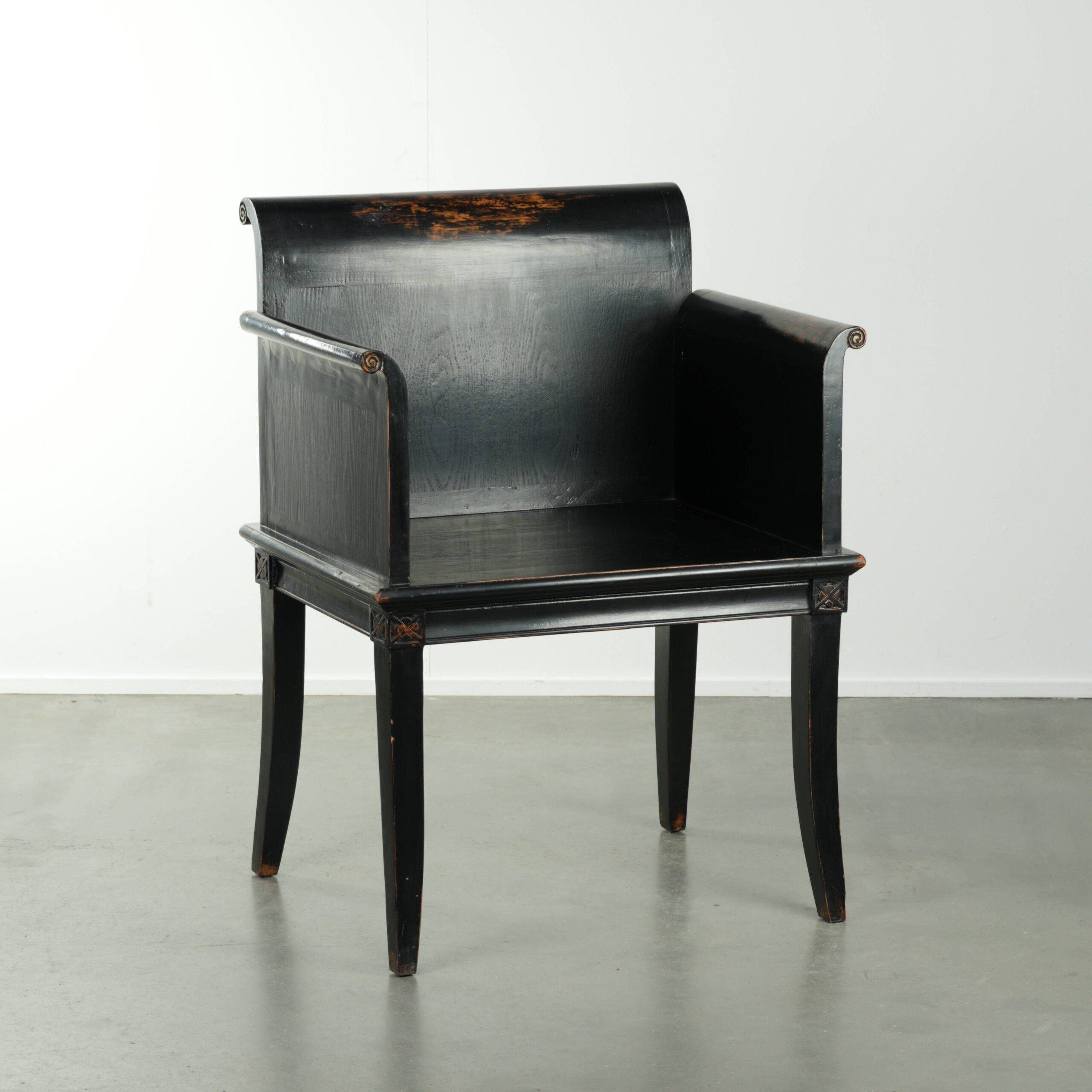 Black wooden chair / side chair from the 20th century in Asian style
