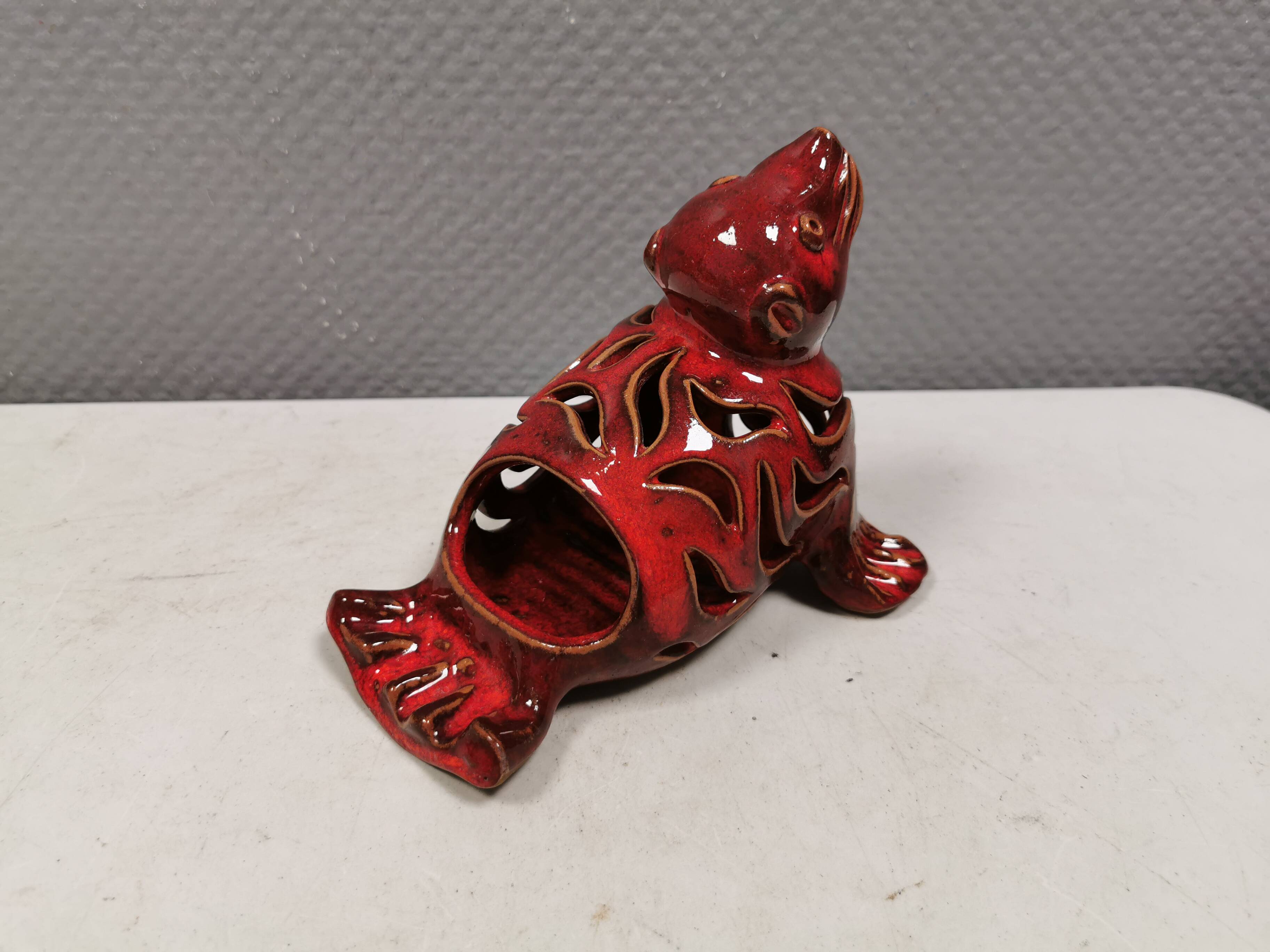 Beautiful seal in ceramic with metallic red glaze.