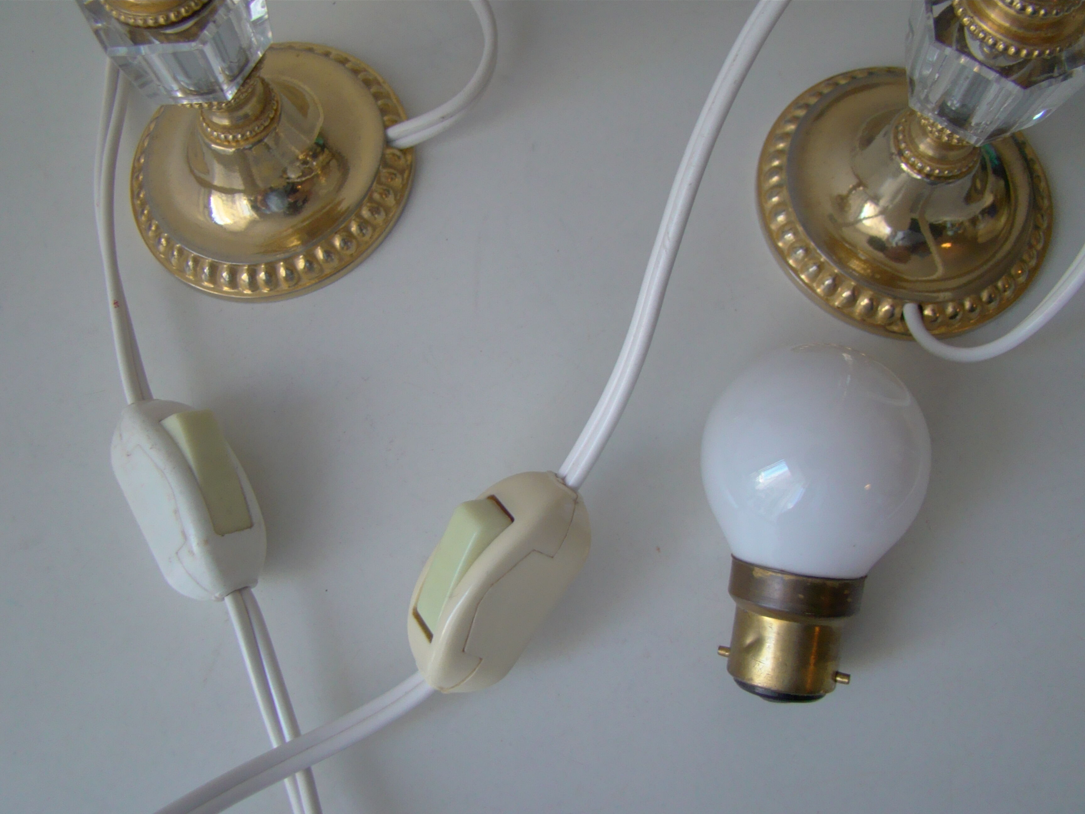 Paire de lampes vintage dorées