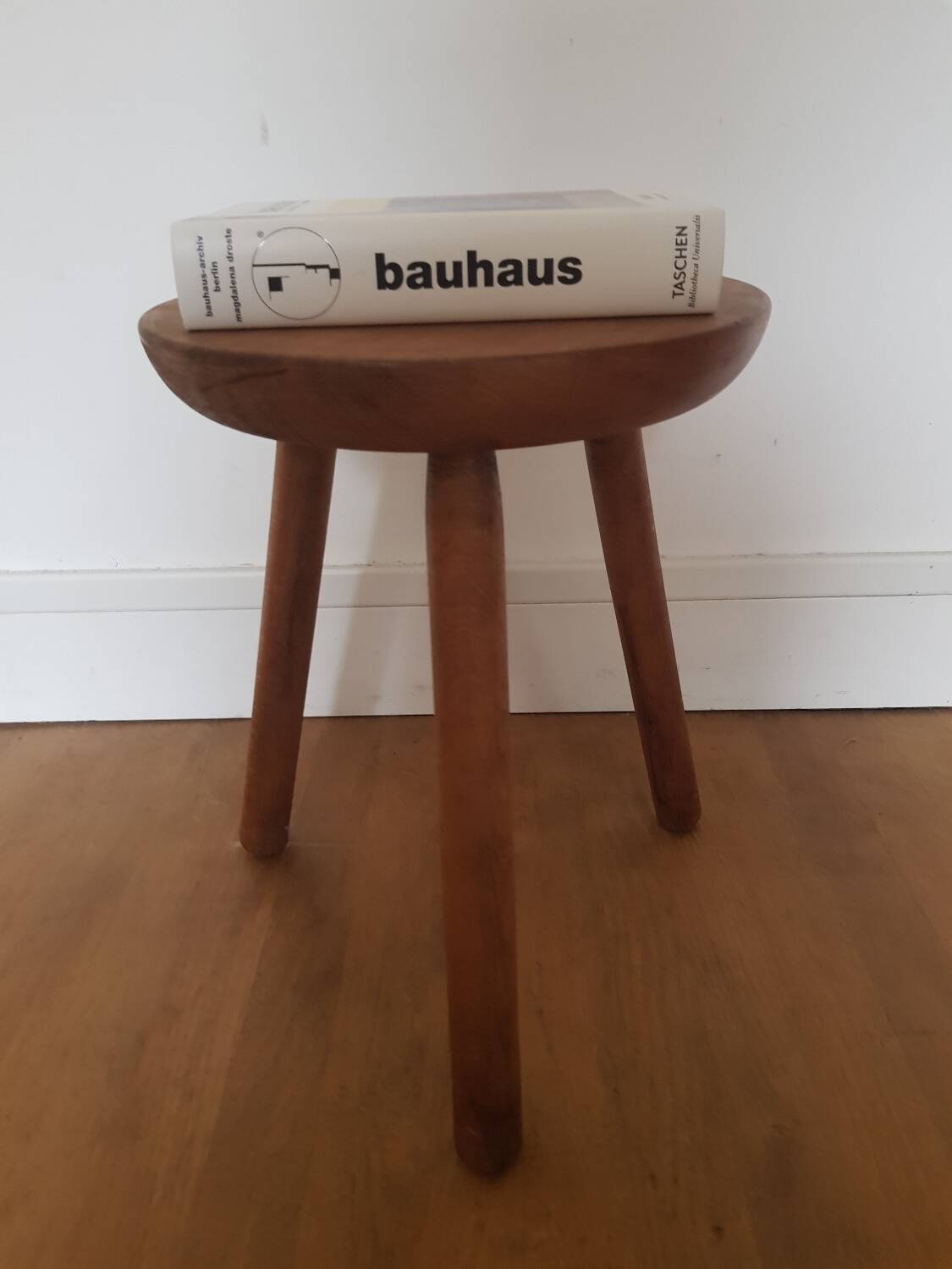 Tripod stool