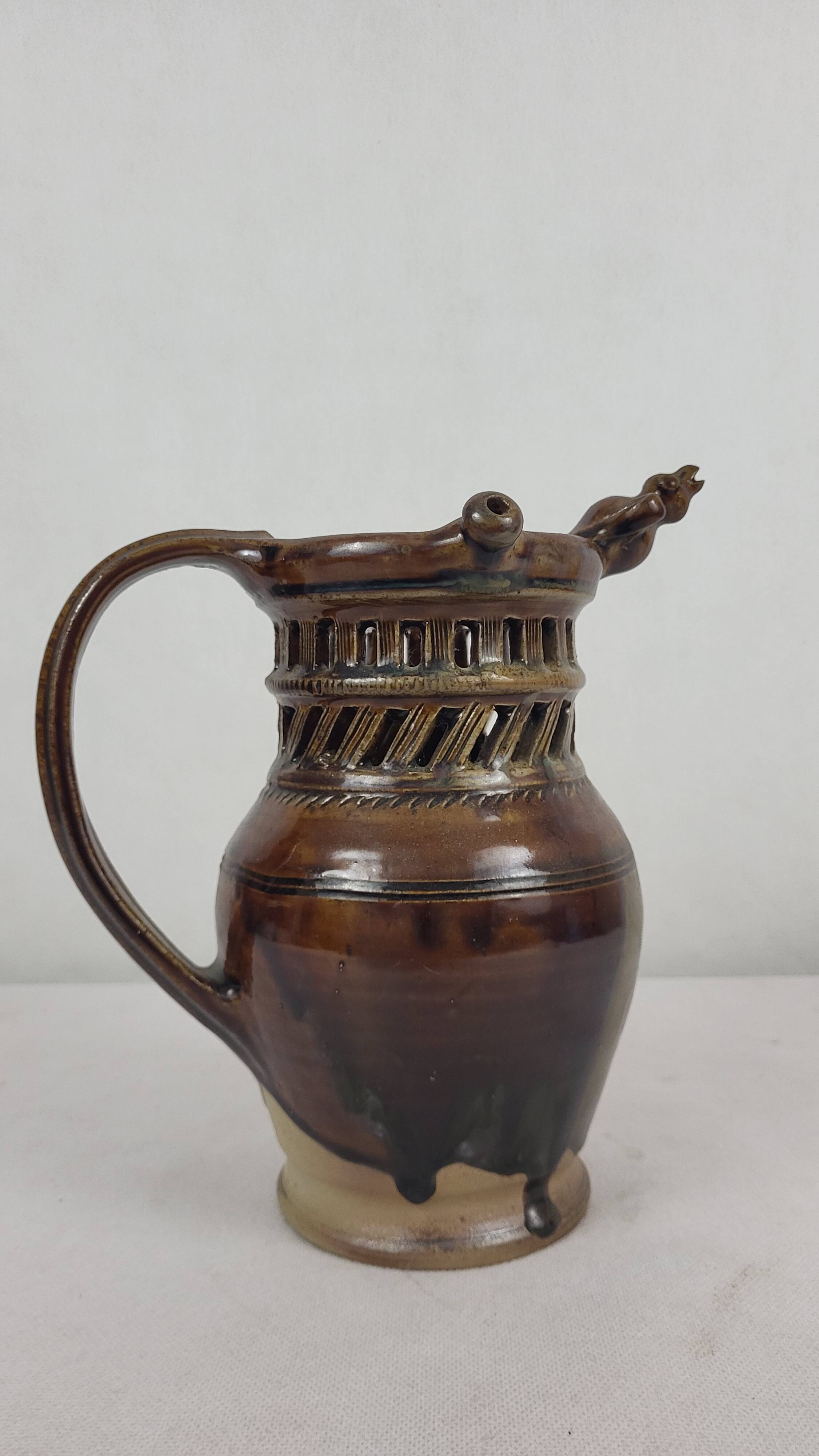 Deceptive stoneware pitcher Jean-Claude Seguin / Puisaye