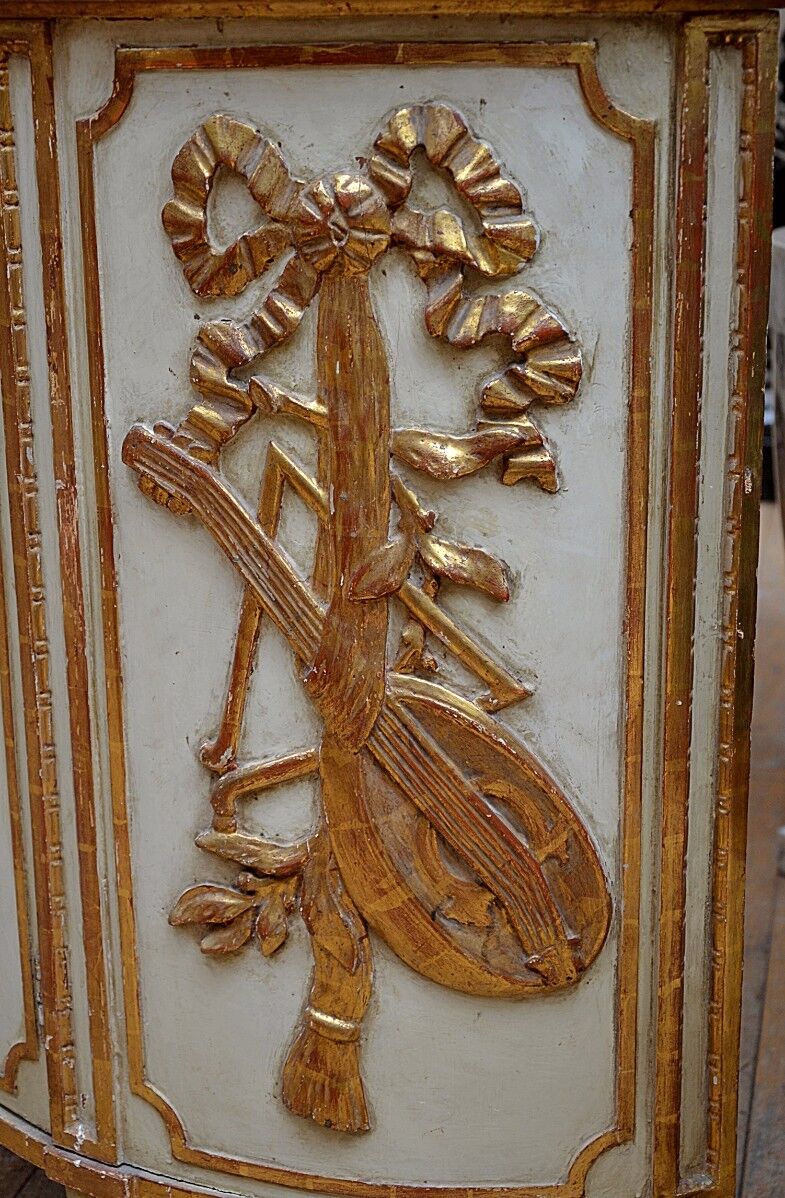 Paire de cabinets  italiens demi-lune