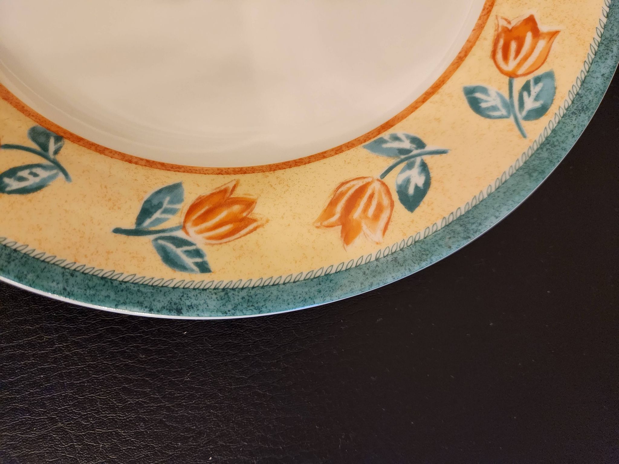 Set of 6 vintage "Gallery" dinner plates