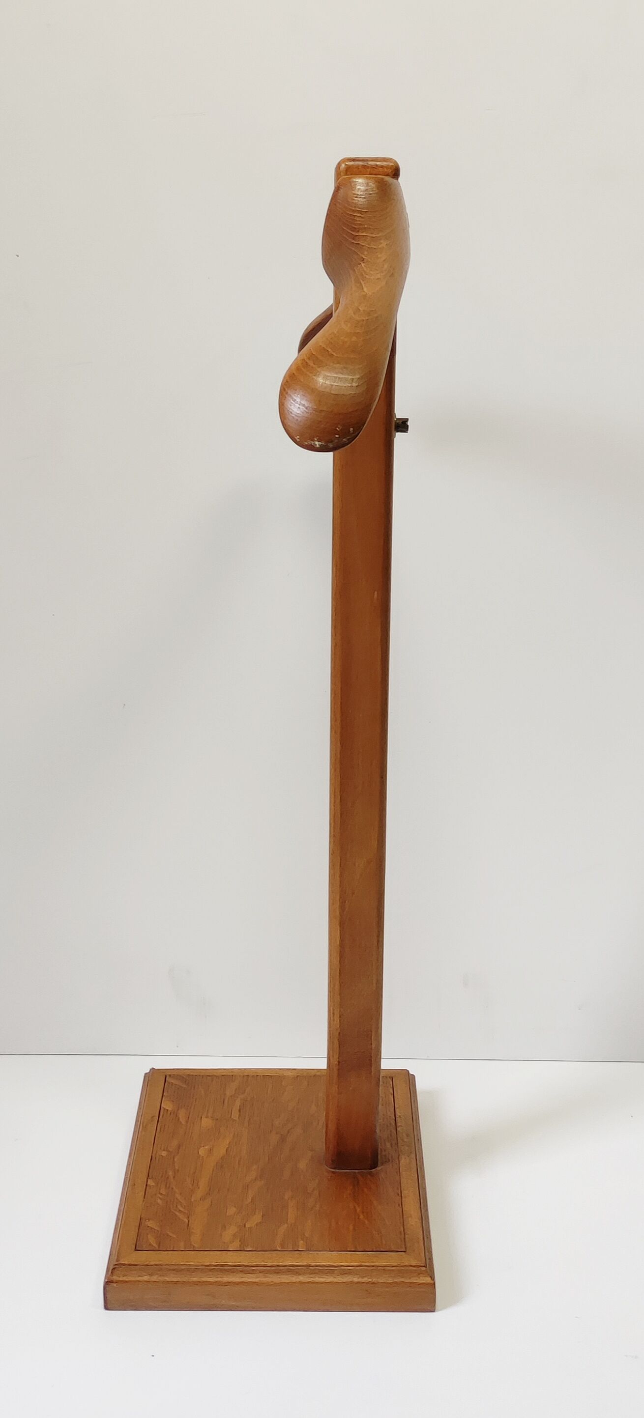 Night valet wears adjustable coat