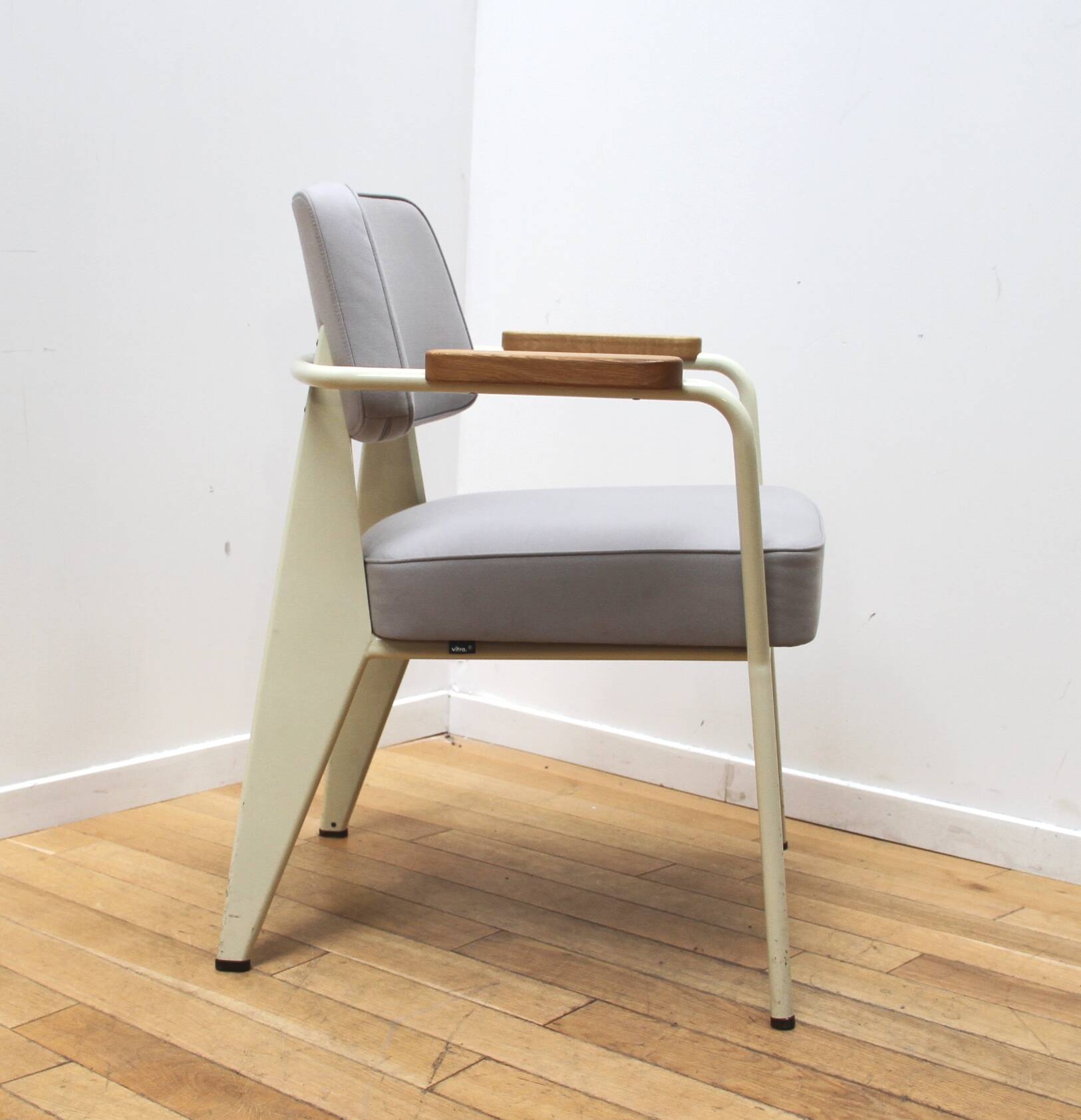 Jean Prouvé executive chair, Vitra