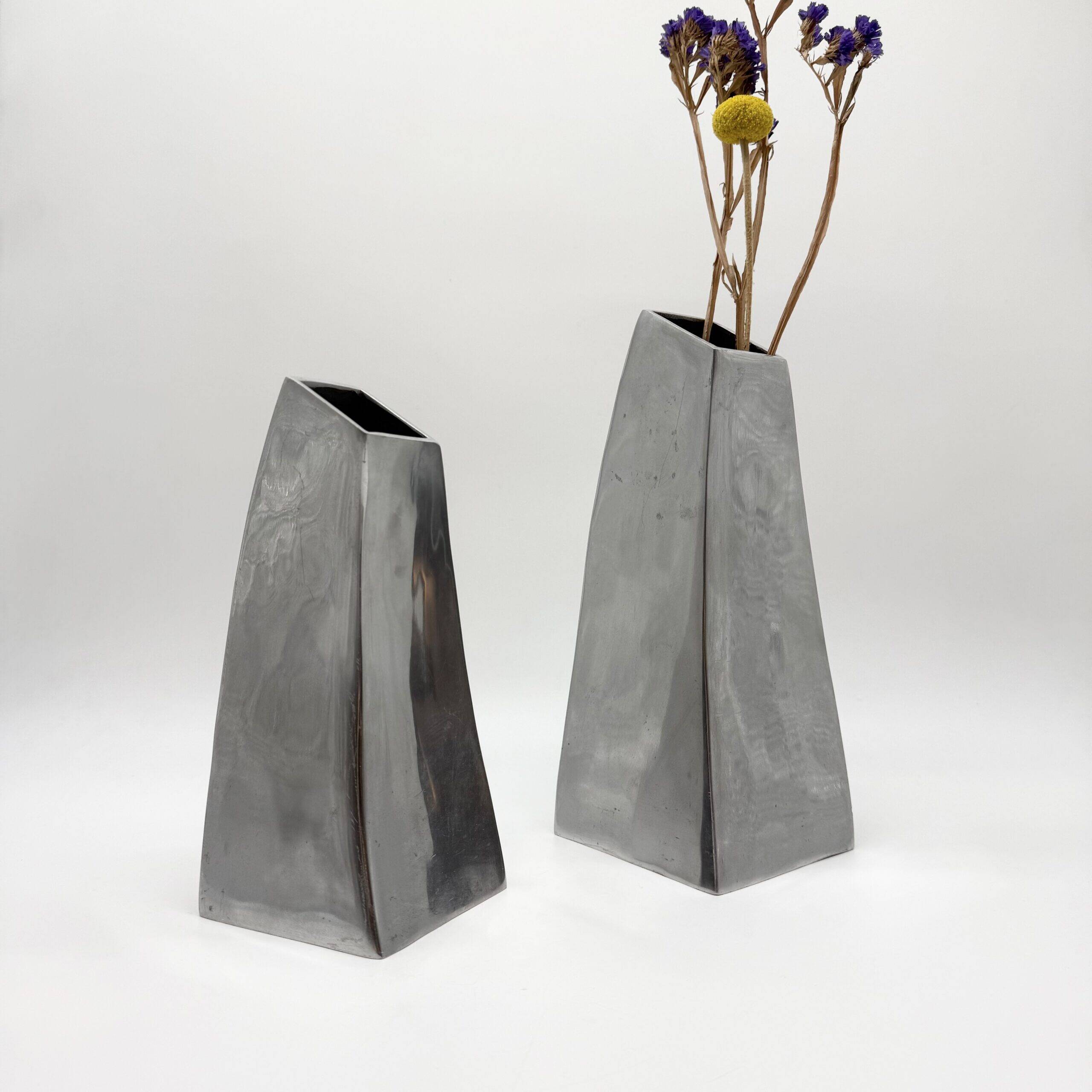 Pair of "Space Age" vases in aluminium cast – 1980s