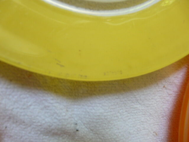 4 flat plates in colored Duralex