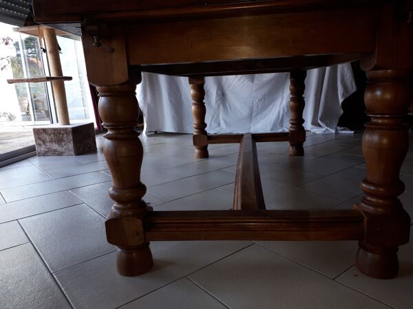 Table de salle a manger louis xiii