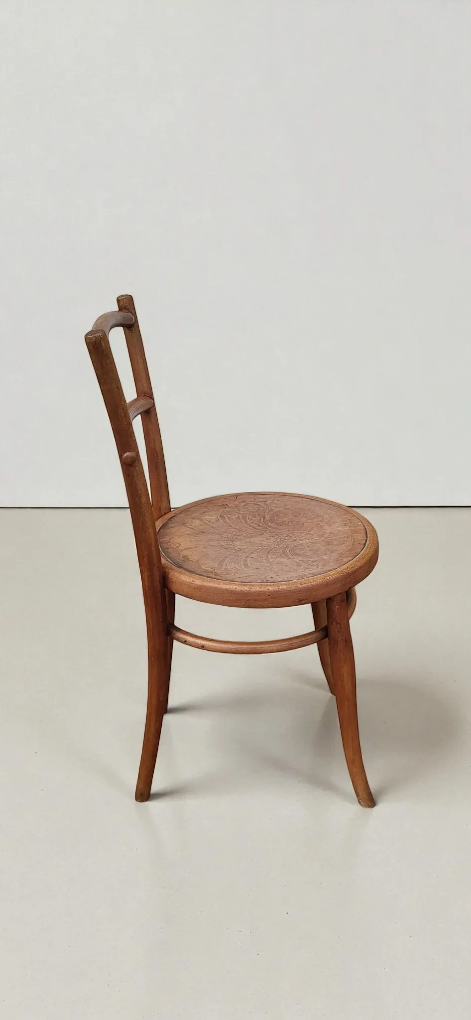 Chaise bistrot en bois courbé – Ungvár