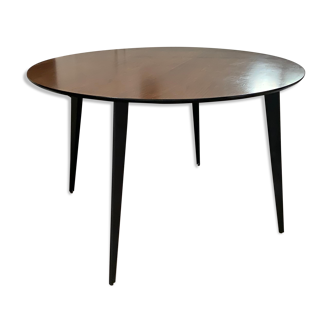 Roundtable to eat