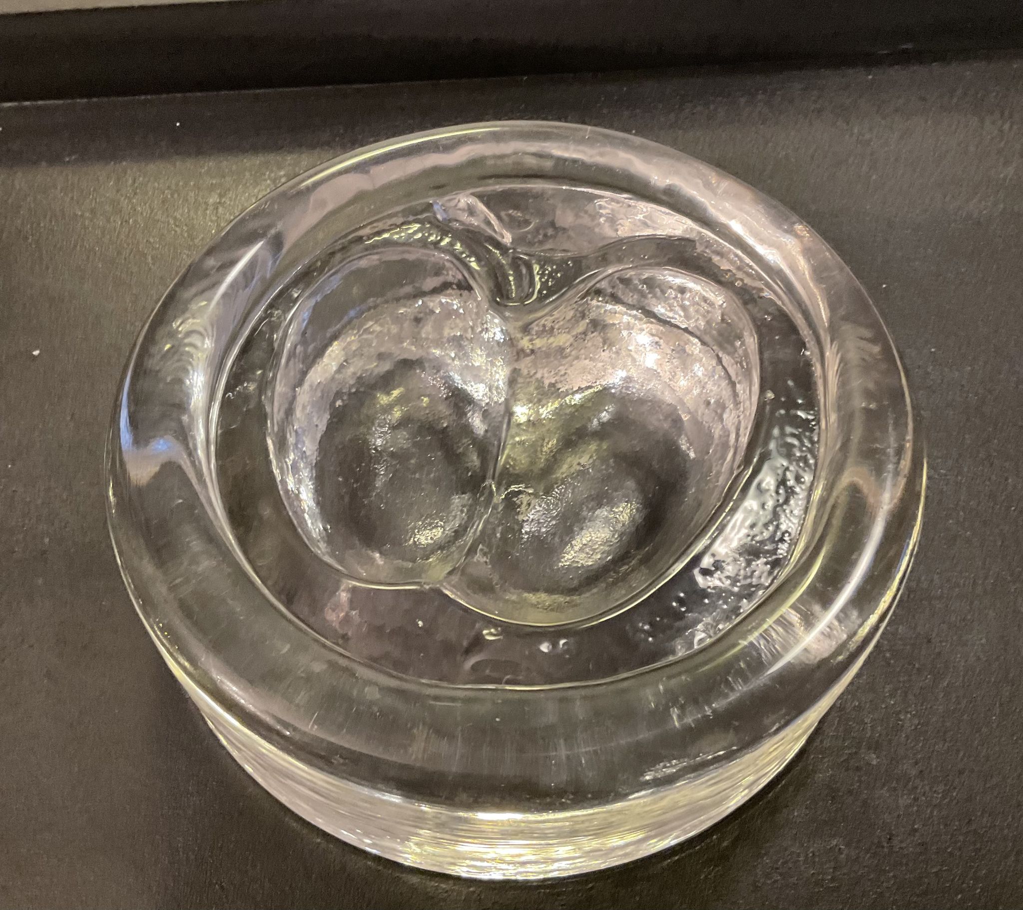 Vide poche vintage pomme en verre moulé