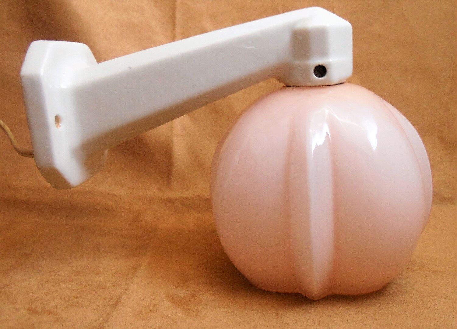 Applied art deco in white porcelain and pink opaline globe