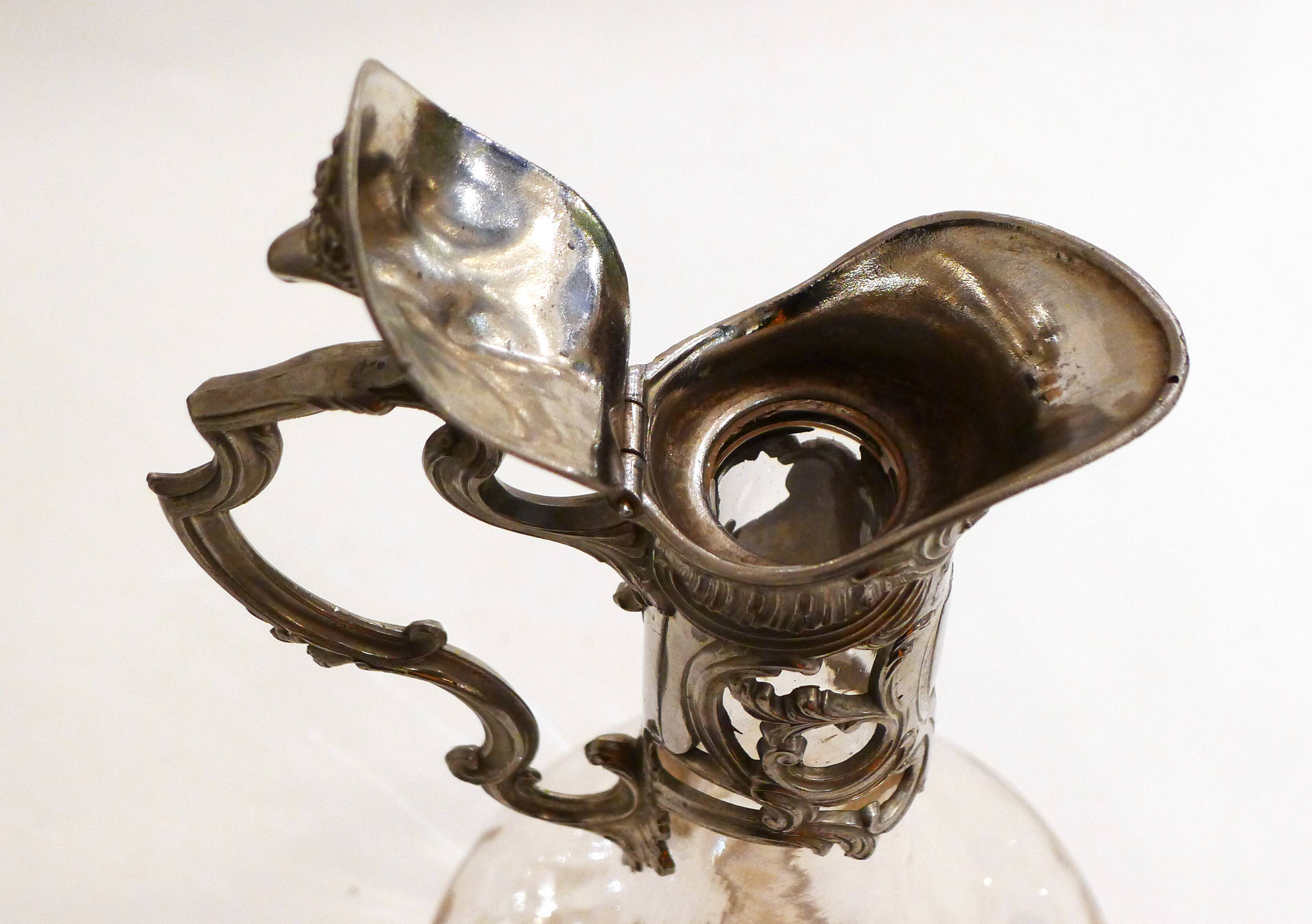 The Louvre's department carafe