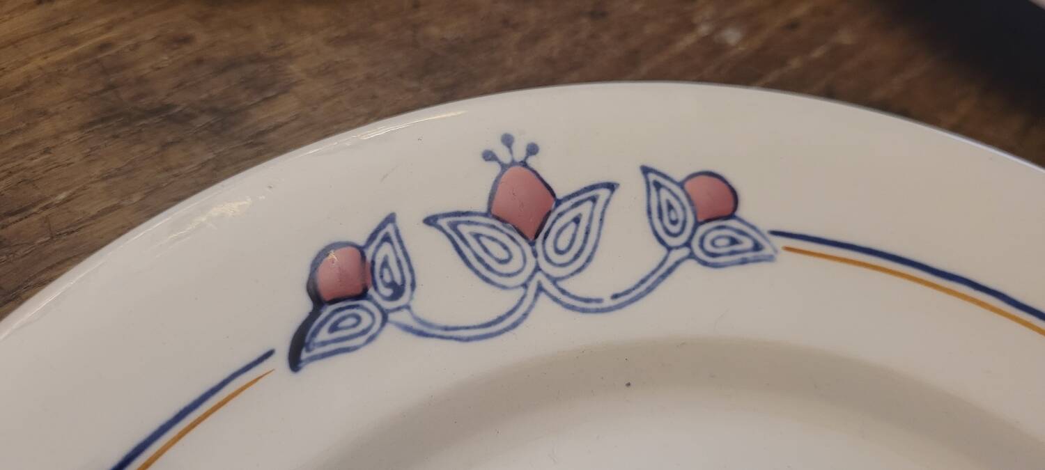 Assiettes terre de fer début XX ème