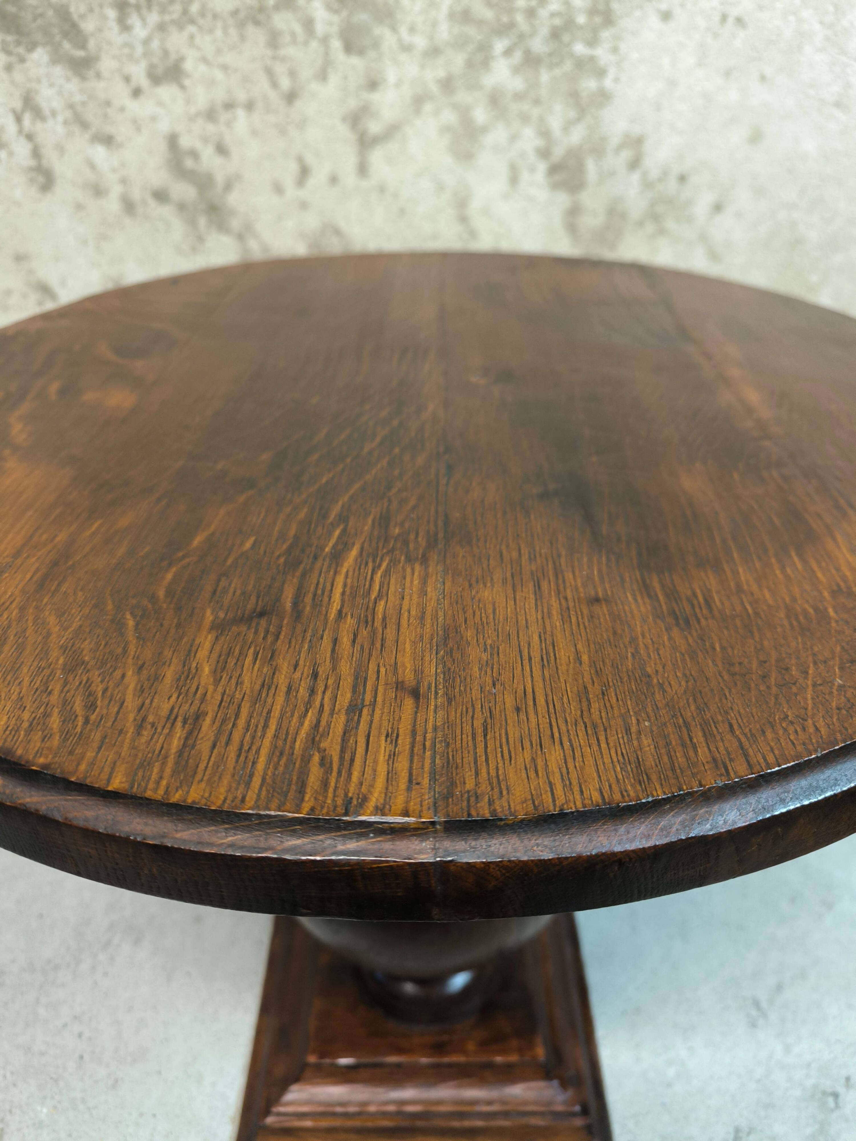 Vintage side table in solid wood