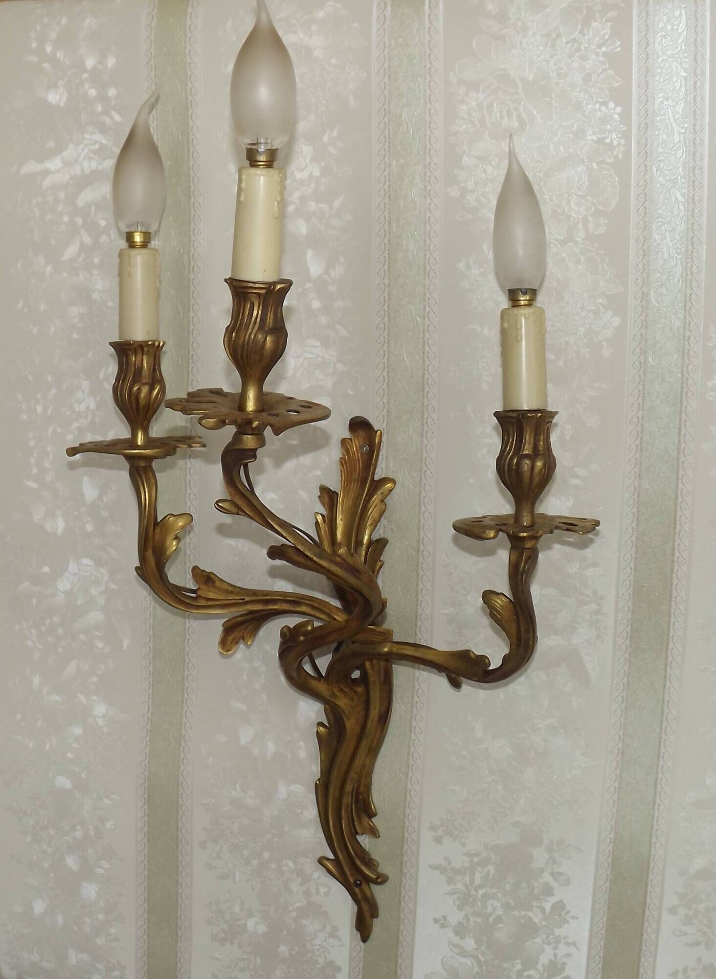 Magnificent French Vintage Bronze Triple Light Acanthus Leaf Wall Sconce 4798