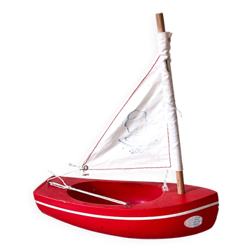 Voilier de bassin en bois, modèle 200 de la marque française Tirot