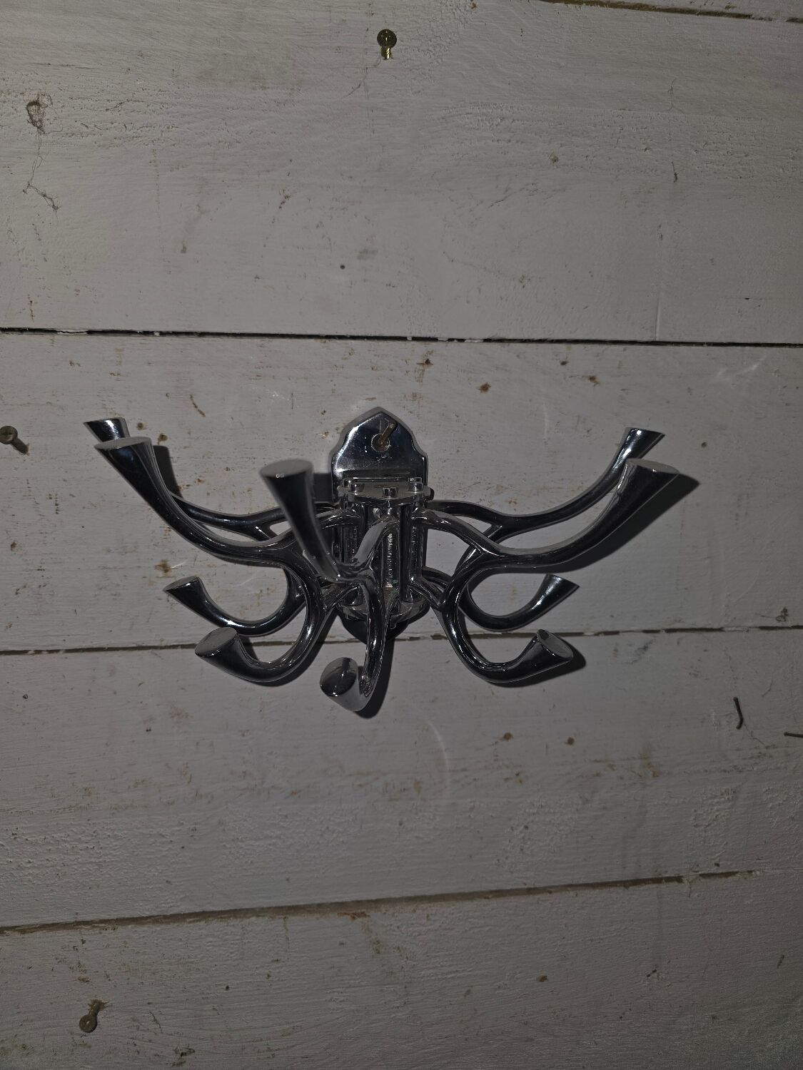 Circular coat rack in chrome-plated iron