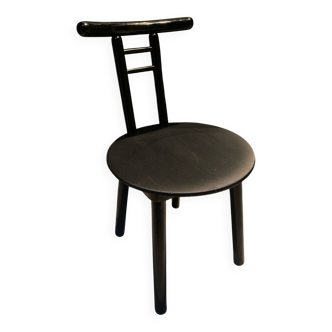 Postmodern chair in Italian Memphis design.