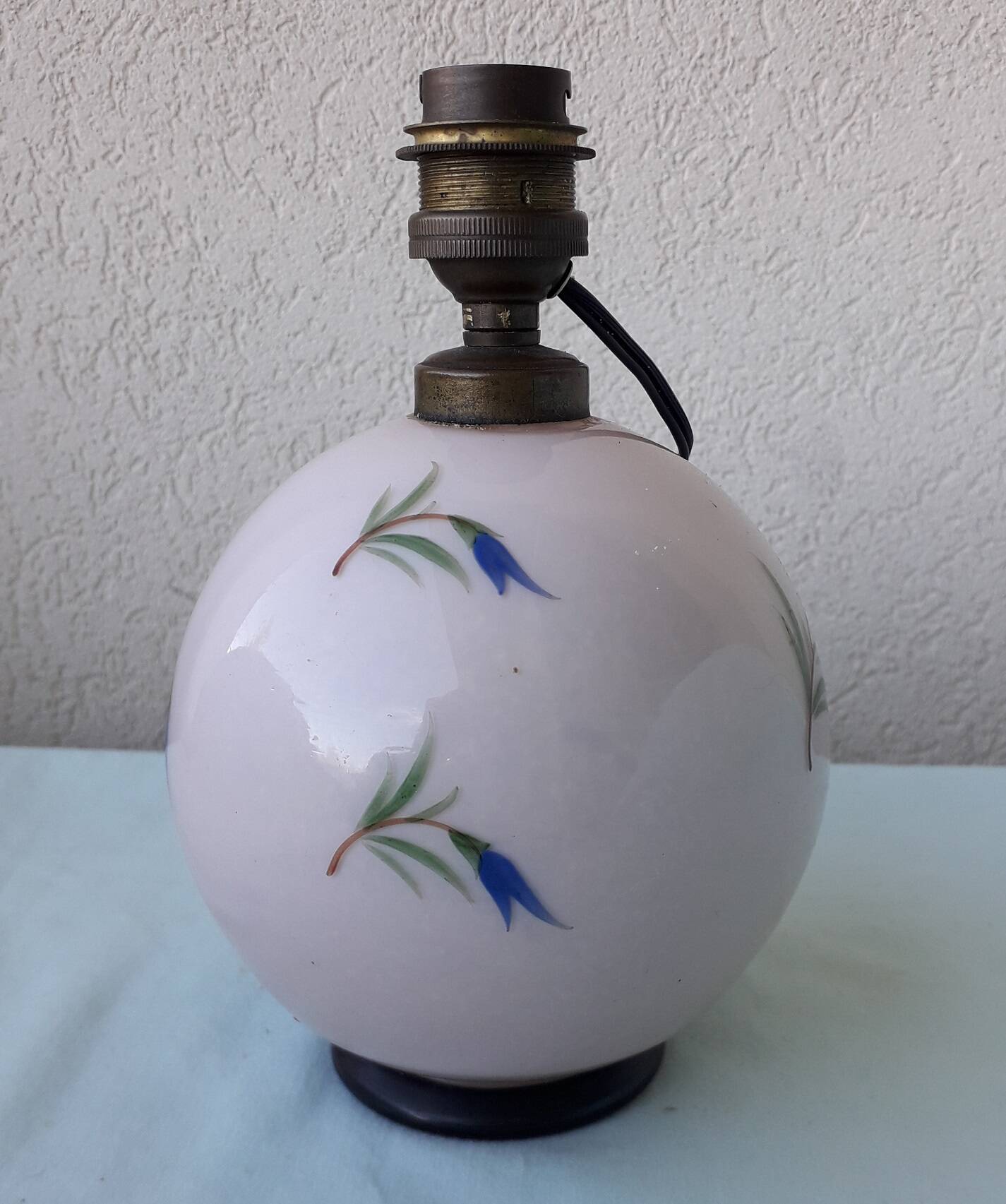 Lamp base in pink opaline