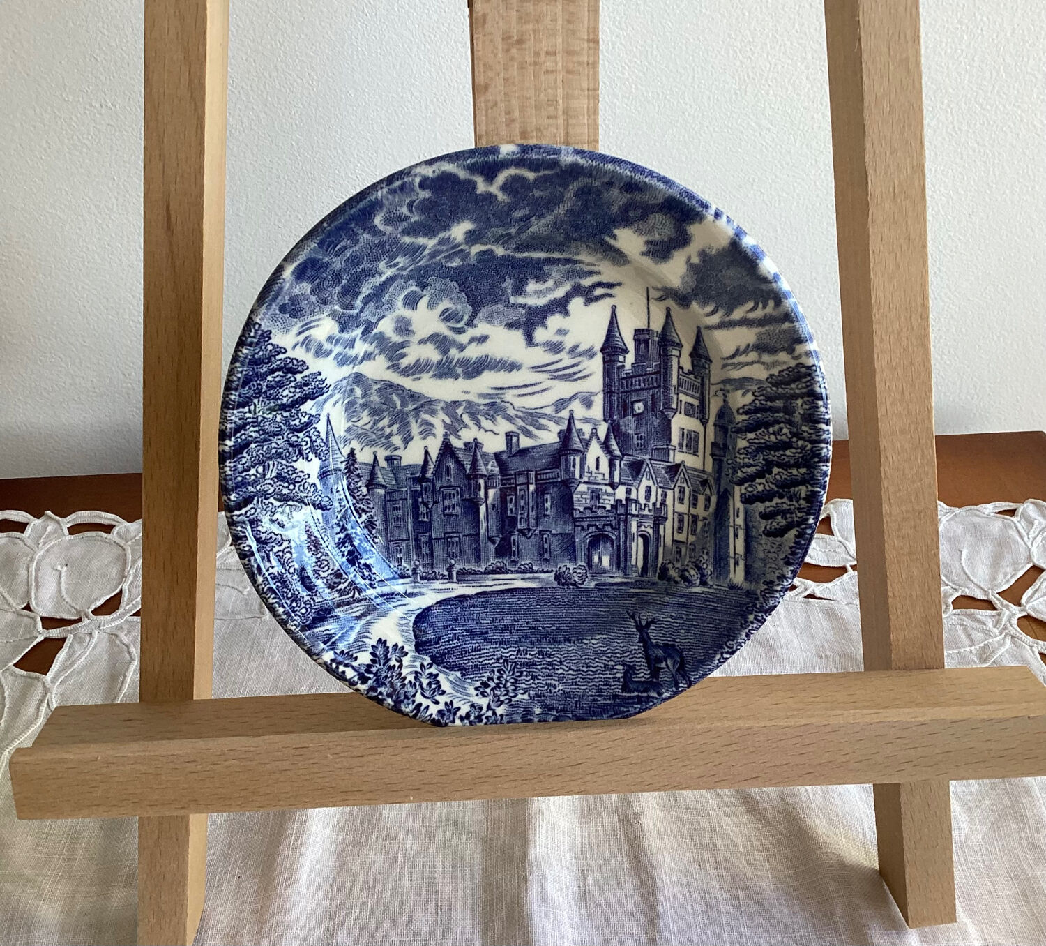 Royal homes of britain by wedgwood empty pocket cup