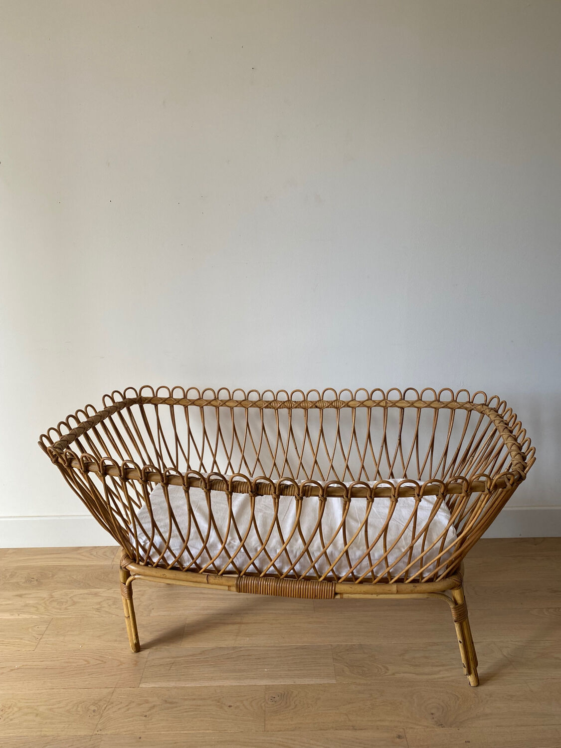 Wicker crib