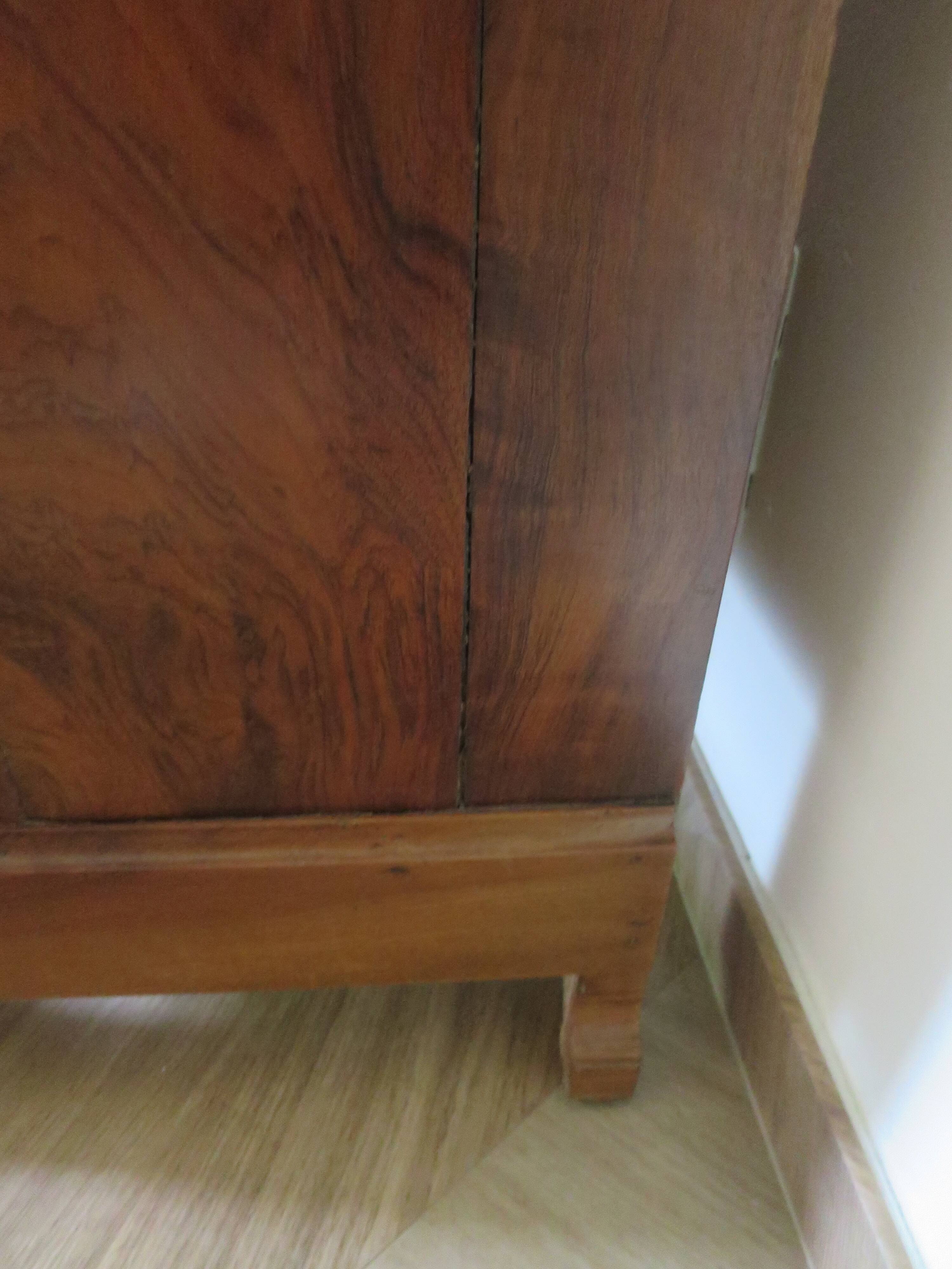 Rare - Pretty old chest of drawers with 4 drawers and 3 locks - In walnut - 1930