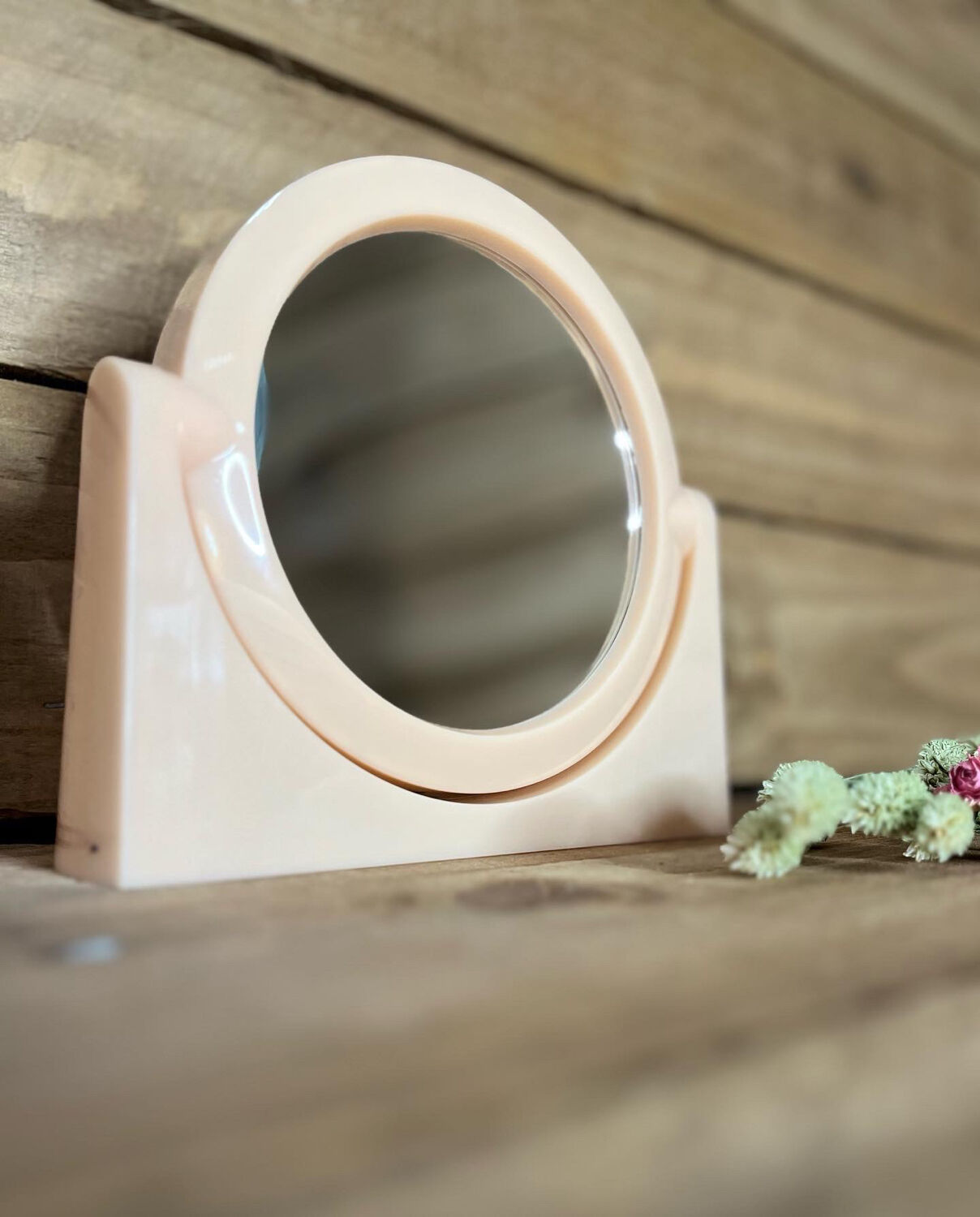 Plastic mirror year 70 round magnifying