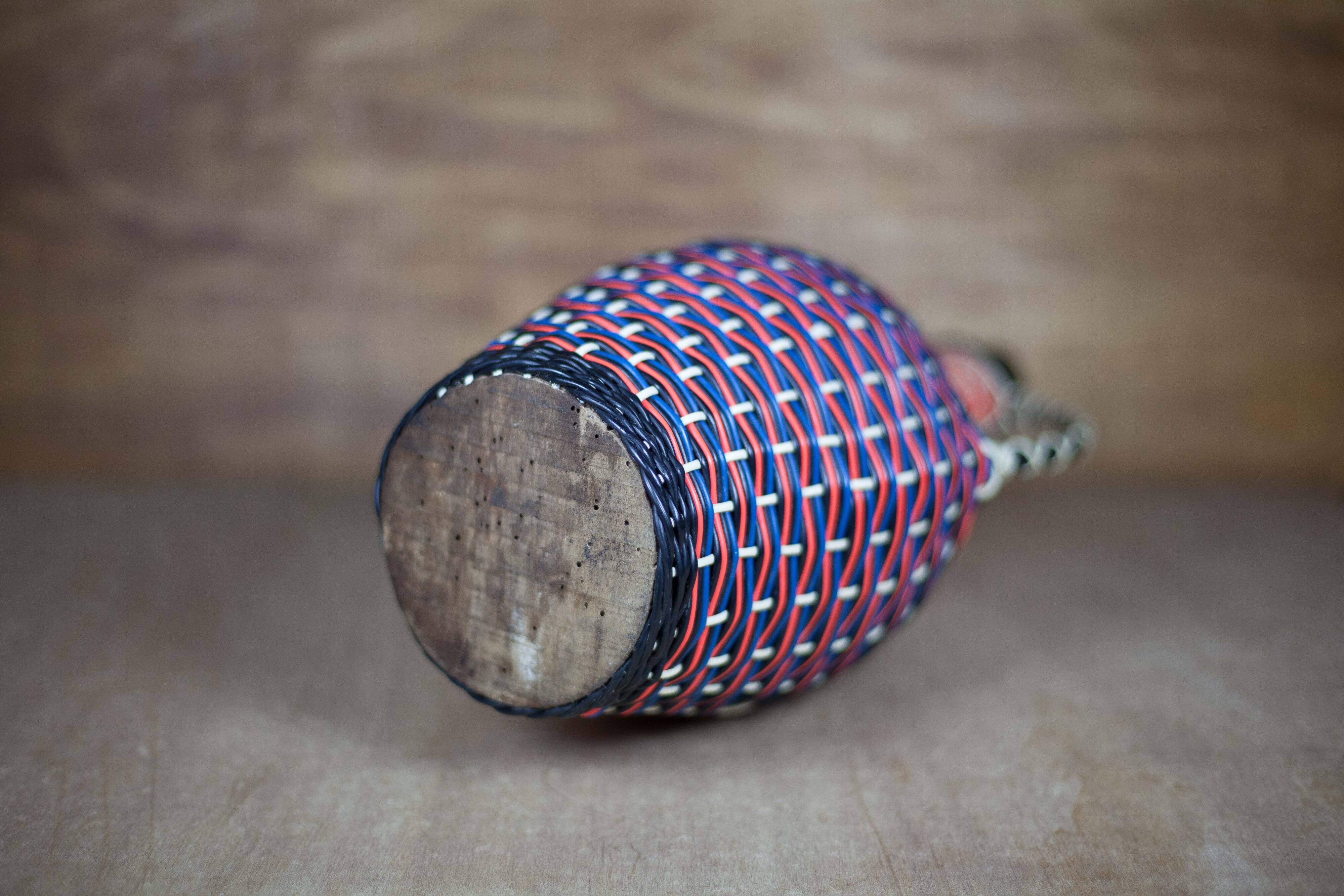 Braided thread bottle, plastic thread, scoubidou bottle, glass bottle, interior decoration,