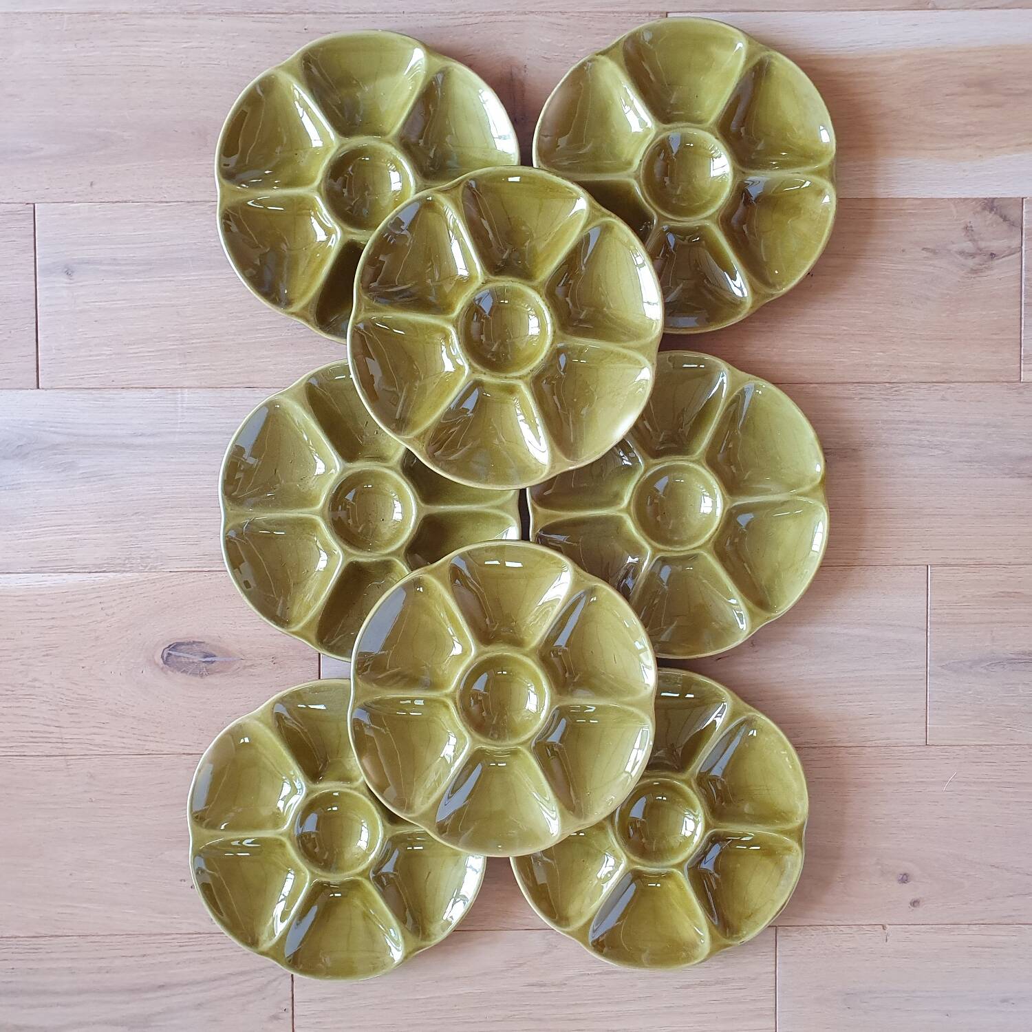 8 Gien oyster plates